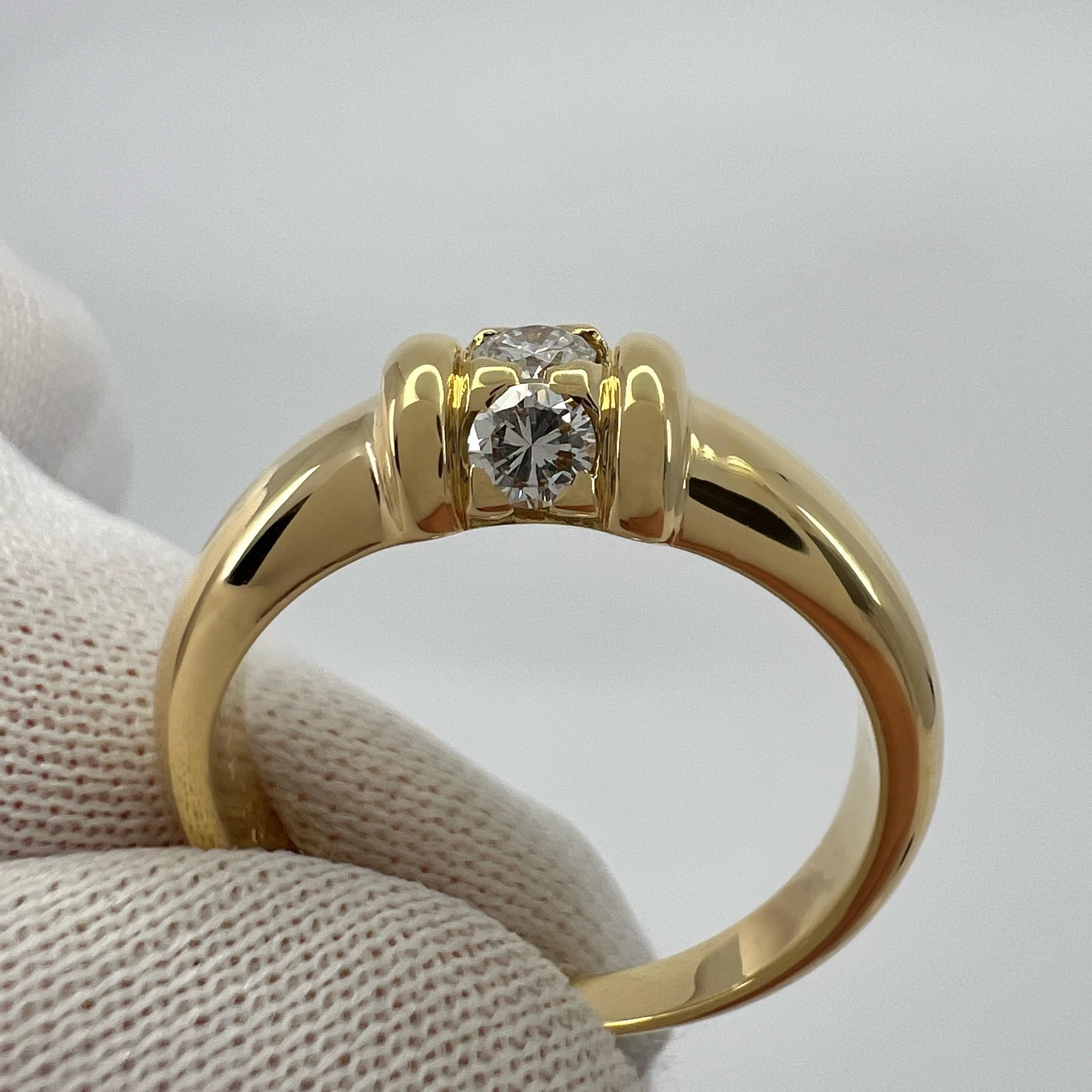 Women's or Men's Rare Vintage Van Cleef & Arpels Round Diamond Three Stone 18k Yellow Gold Ring For Sale