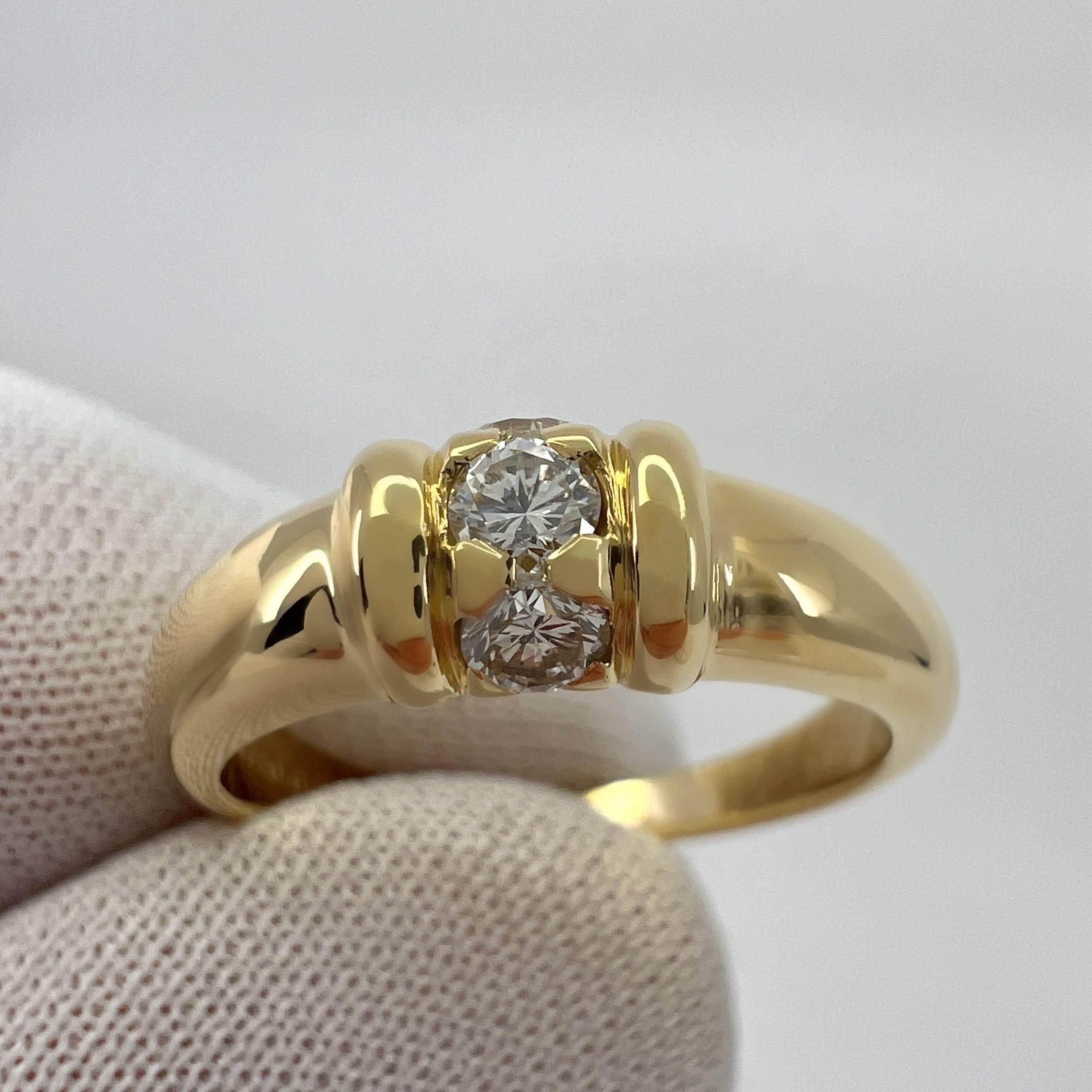 Raro anello d'epoca Van Cleef & Arpels con diamante rotondo e tre pietre in oro giallo 18 ct. in vendita 1