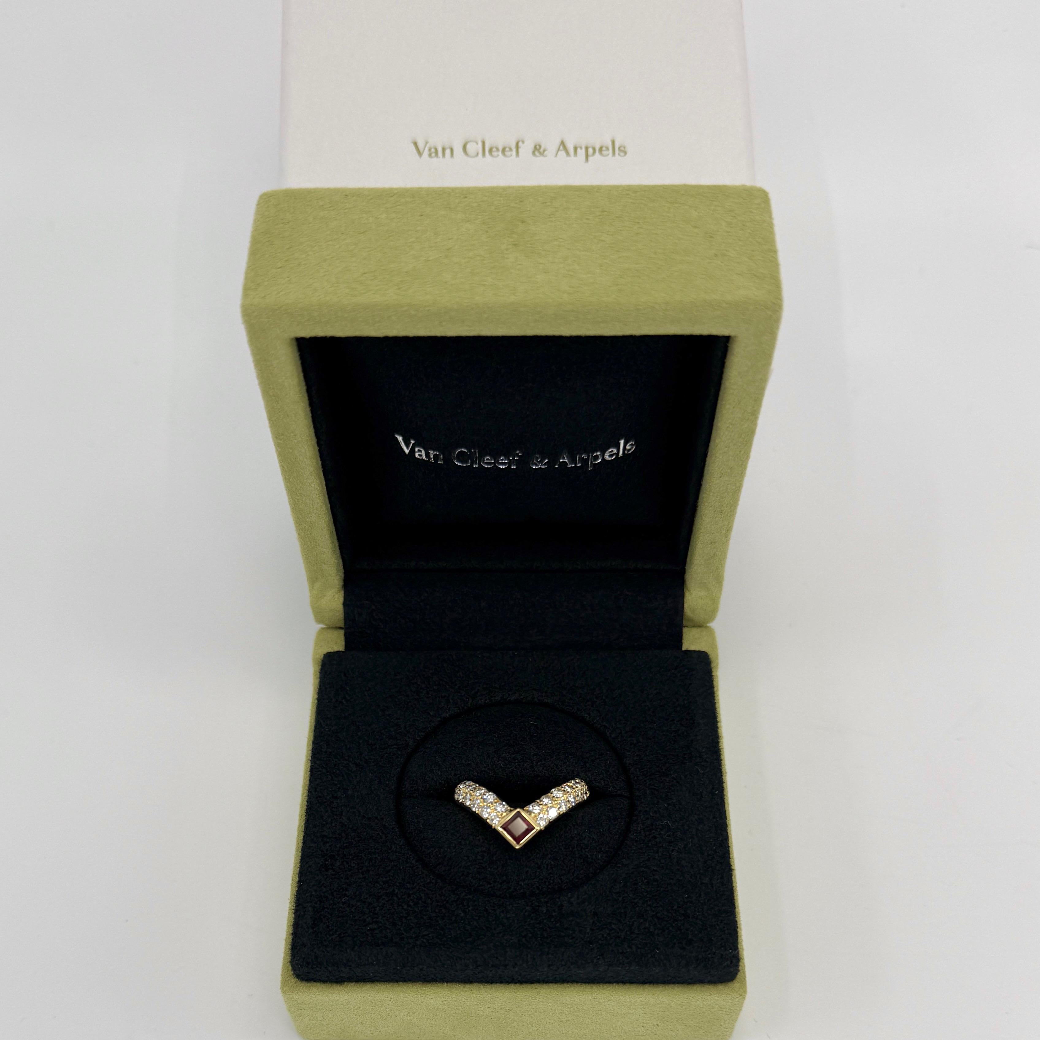 Van Cleef & Arpels Rare bague empilable vintage en or jaune 18 carats avec rubis et diamants en vente 5