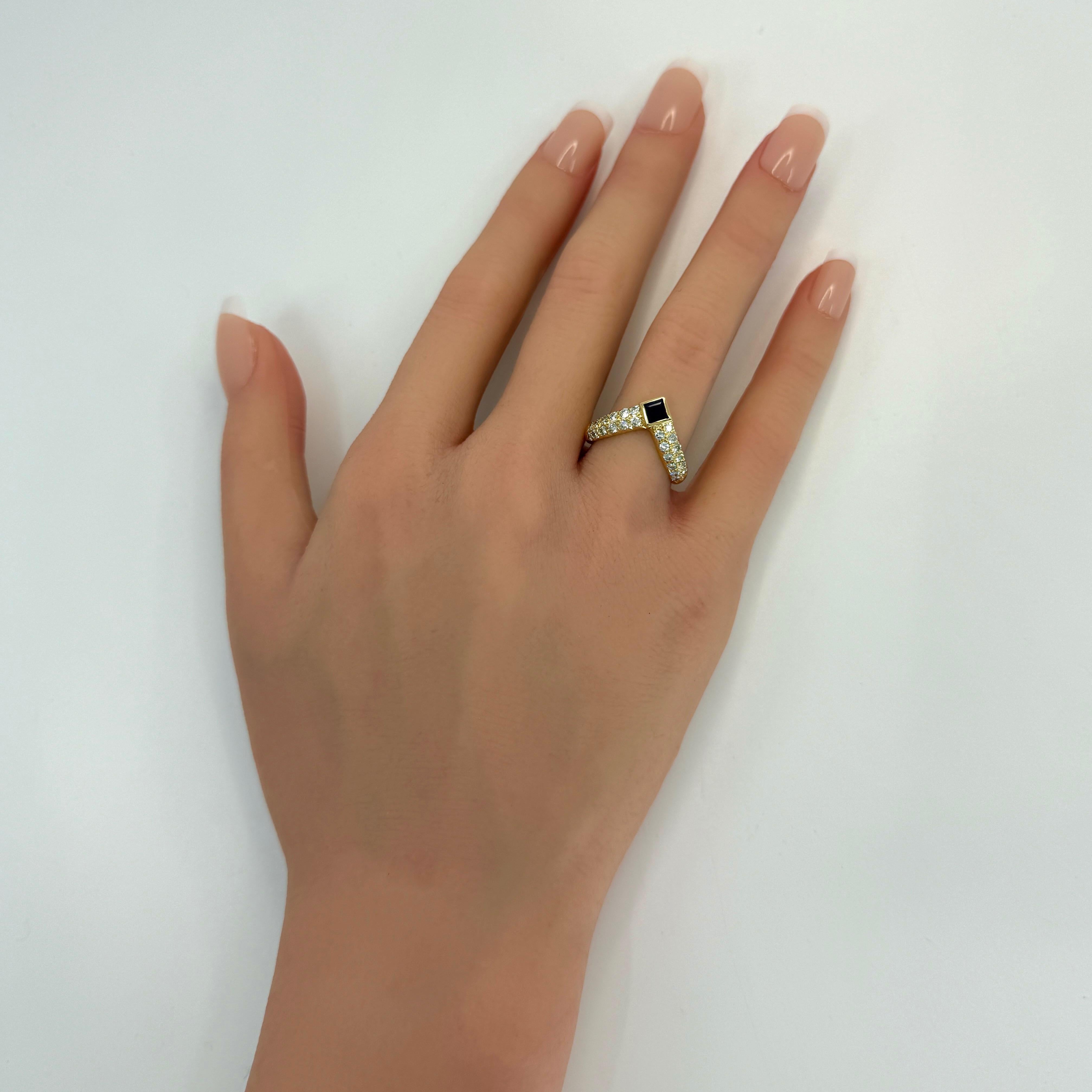 Van Cleef & Arpels Rare bague empilable vintage en or jaune 18 carats avec rubis et diamants Unisexe en vente