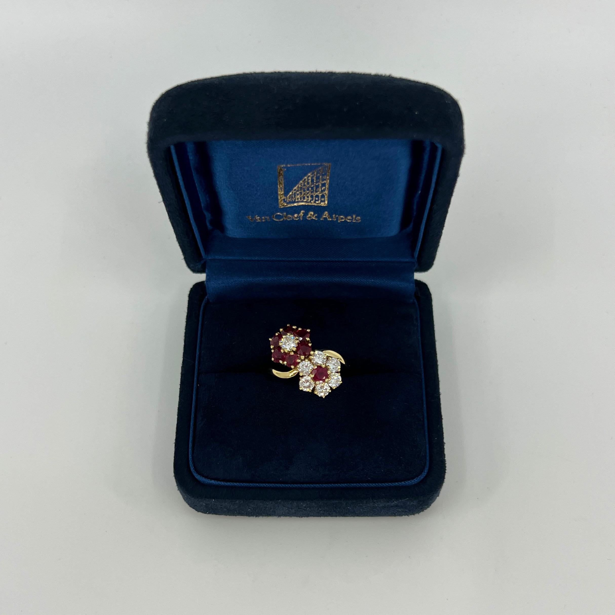 Seltene Vintage Van Cleef & Arpels Rubin und Diamant 18k Gelbgold Fleurette Blume Ring.

Ein atemberaubender Vintage-Ring mit einem einzigartigen floralen Design, typisch für Van Cleef & Arpels, besetzt mit einer Ansammlung von natürlichen Rubinen