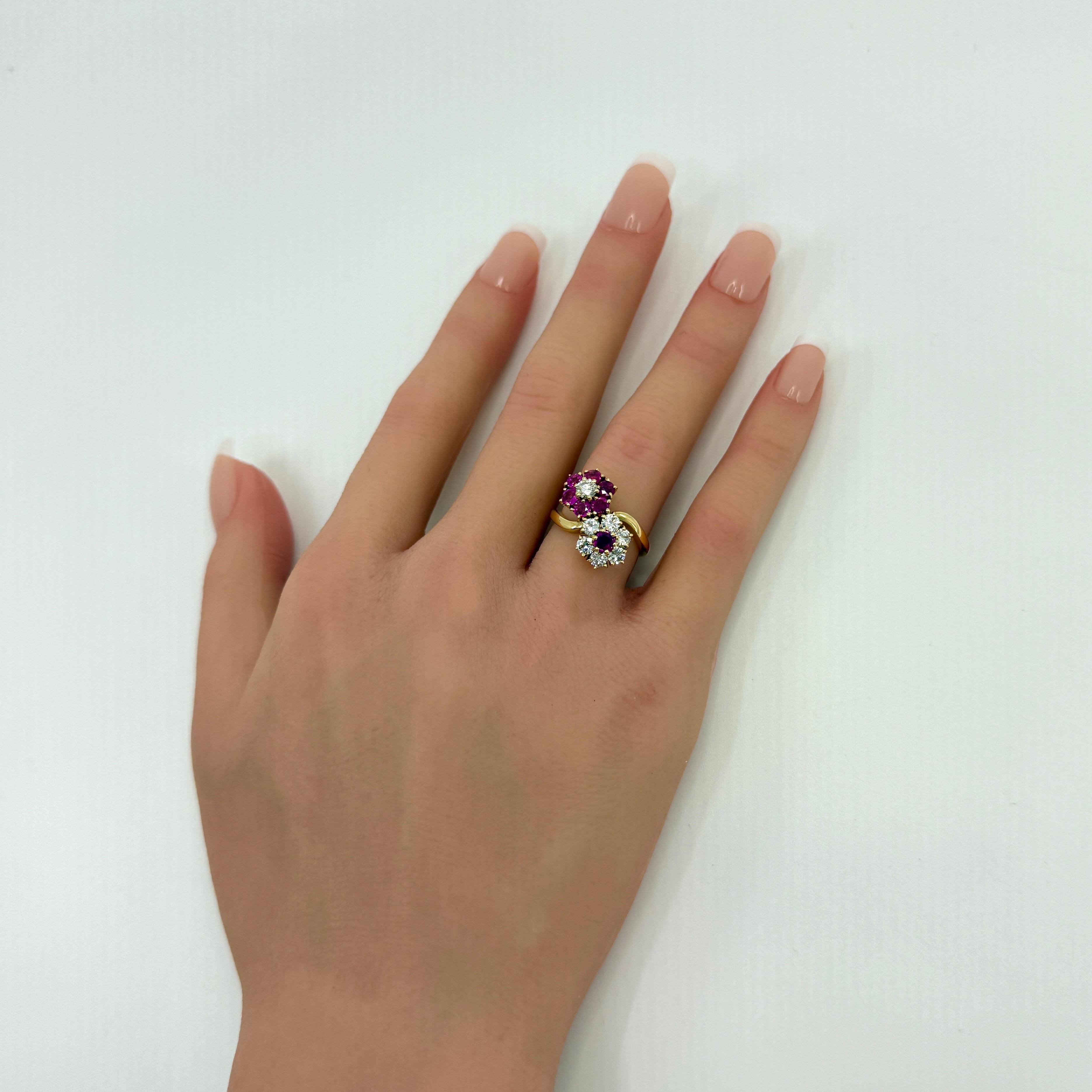 Rare Vintage Van Cleef & Arpels Ruby & Diamond Fleurette Flower 18k Gold Ring In Excellent Condition For Sale In Birmingham, GB