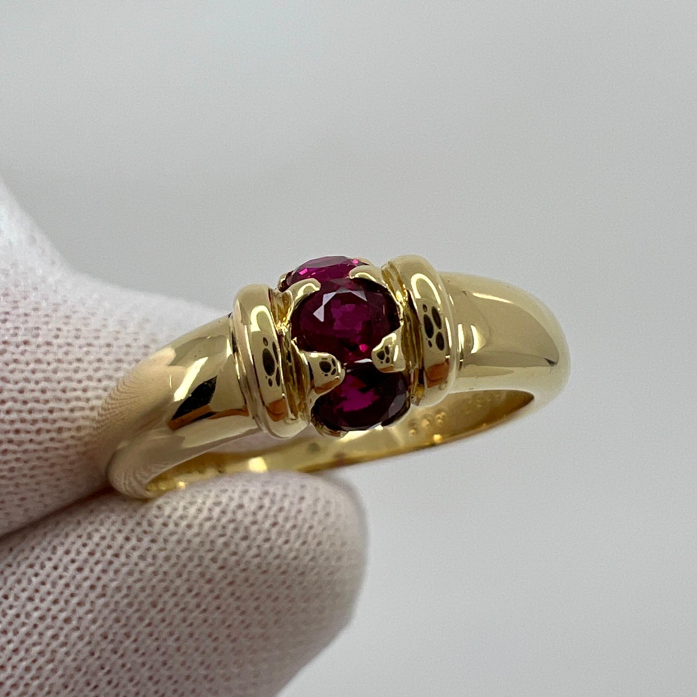 Round Cut Rare Vintage Van Cleef & Arpels Vivid Red Ruby Three Stone 18k Yellow Gold Ring