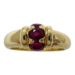 Rare Vintage Van Cleef & Arpels Vivid Red Ruby Three Stone 18k Yellow Gold Ring