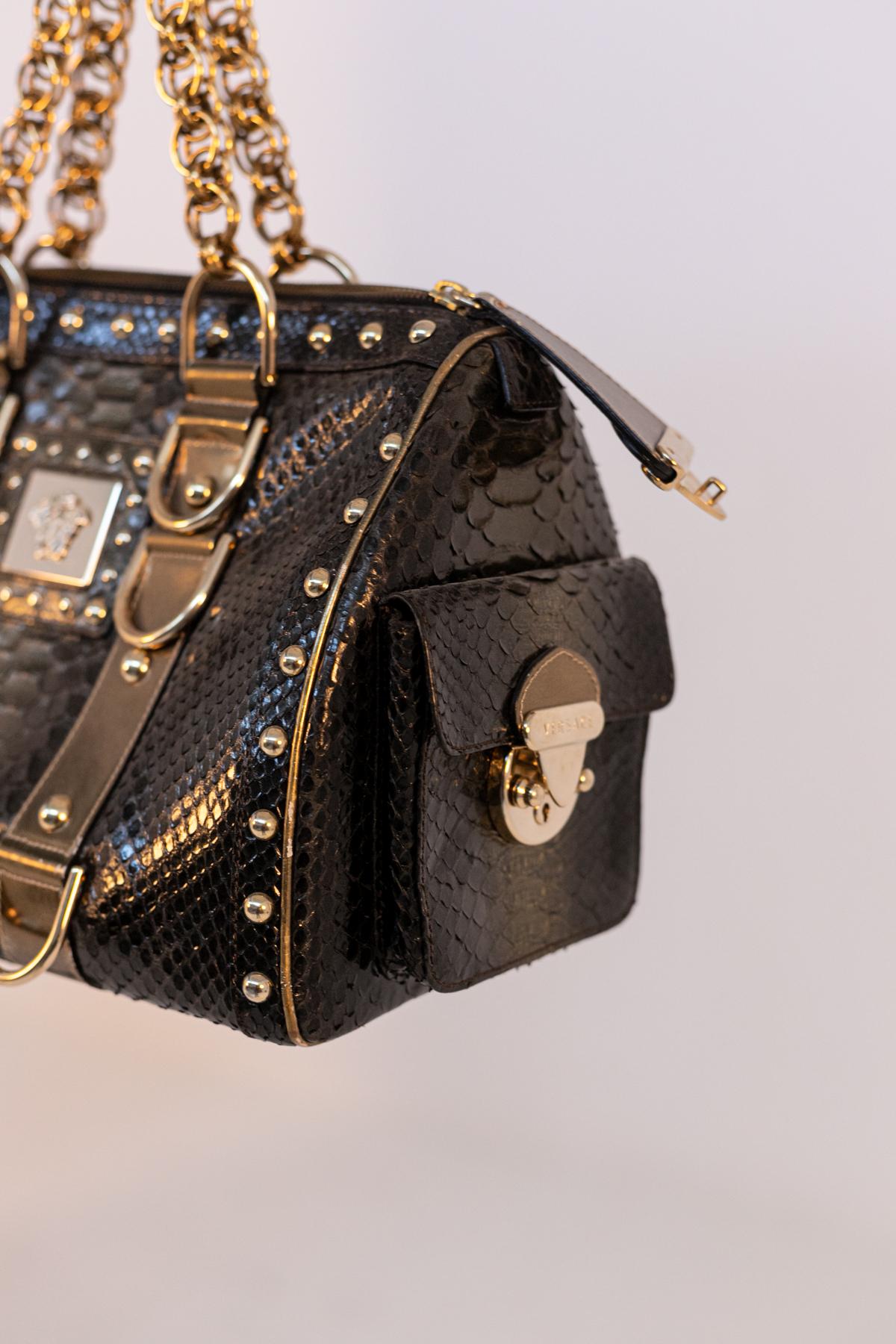 Noir Rare sac à main Versace en cuir en vente