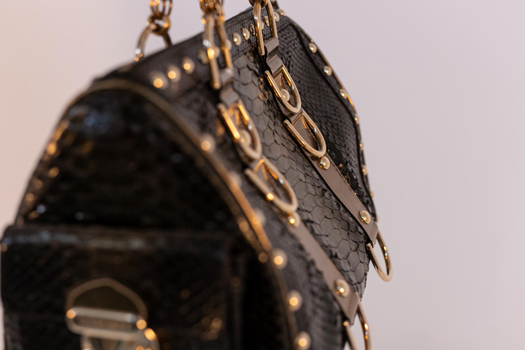 Seltene Vintage Versace Handtasche aus Leder im Angebot 2