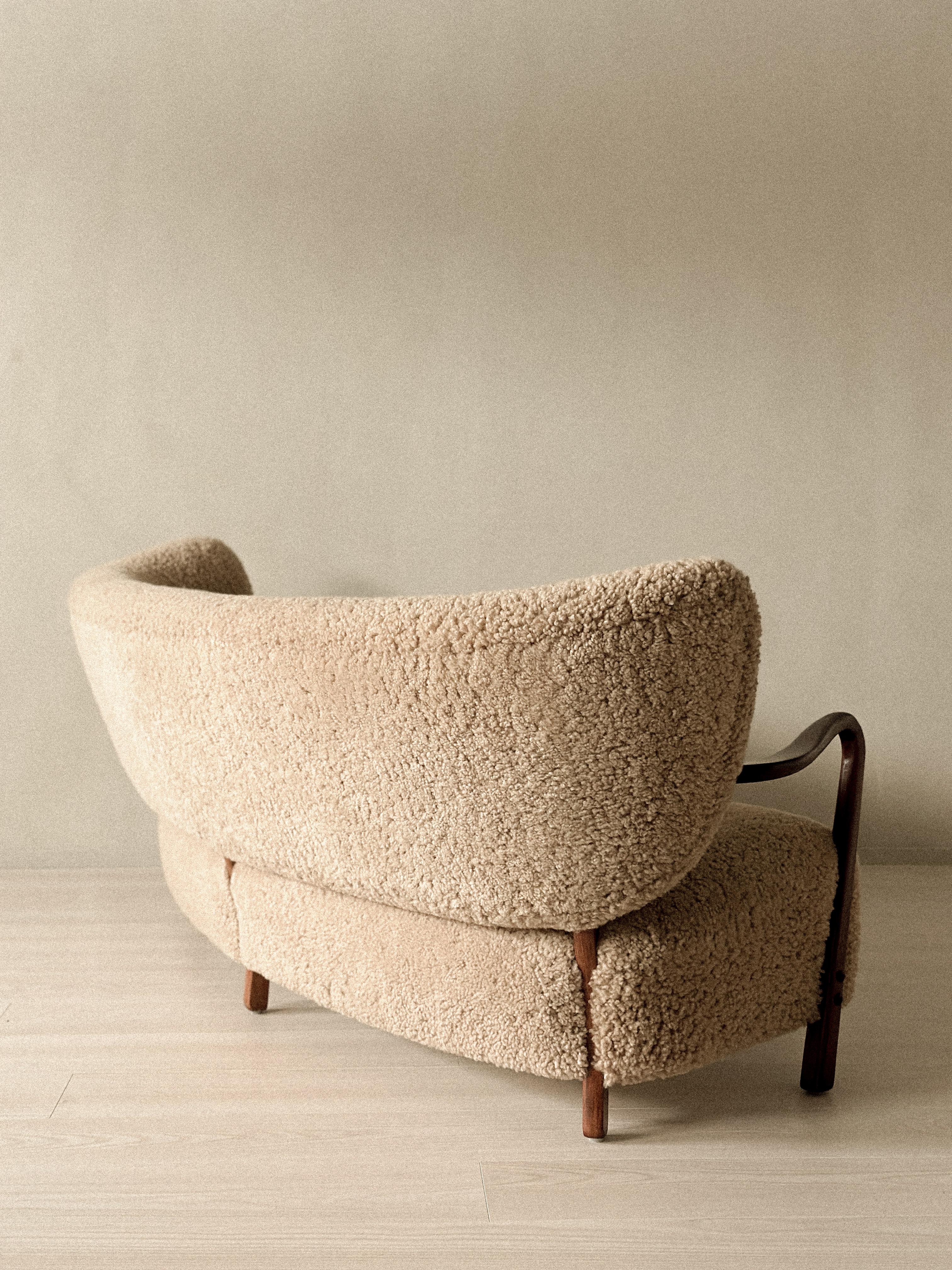 Mid-Century moderno Raro divano Viggo Boesen d'epoca in shearling, prodotto da Hos Wulff, Danimarca 1930 in vendita