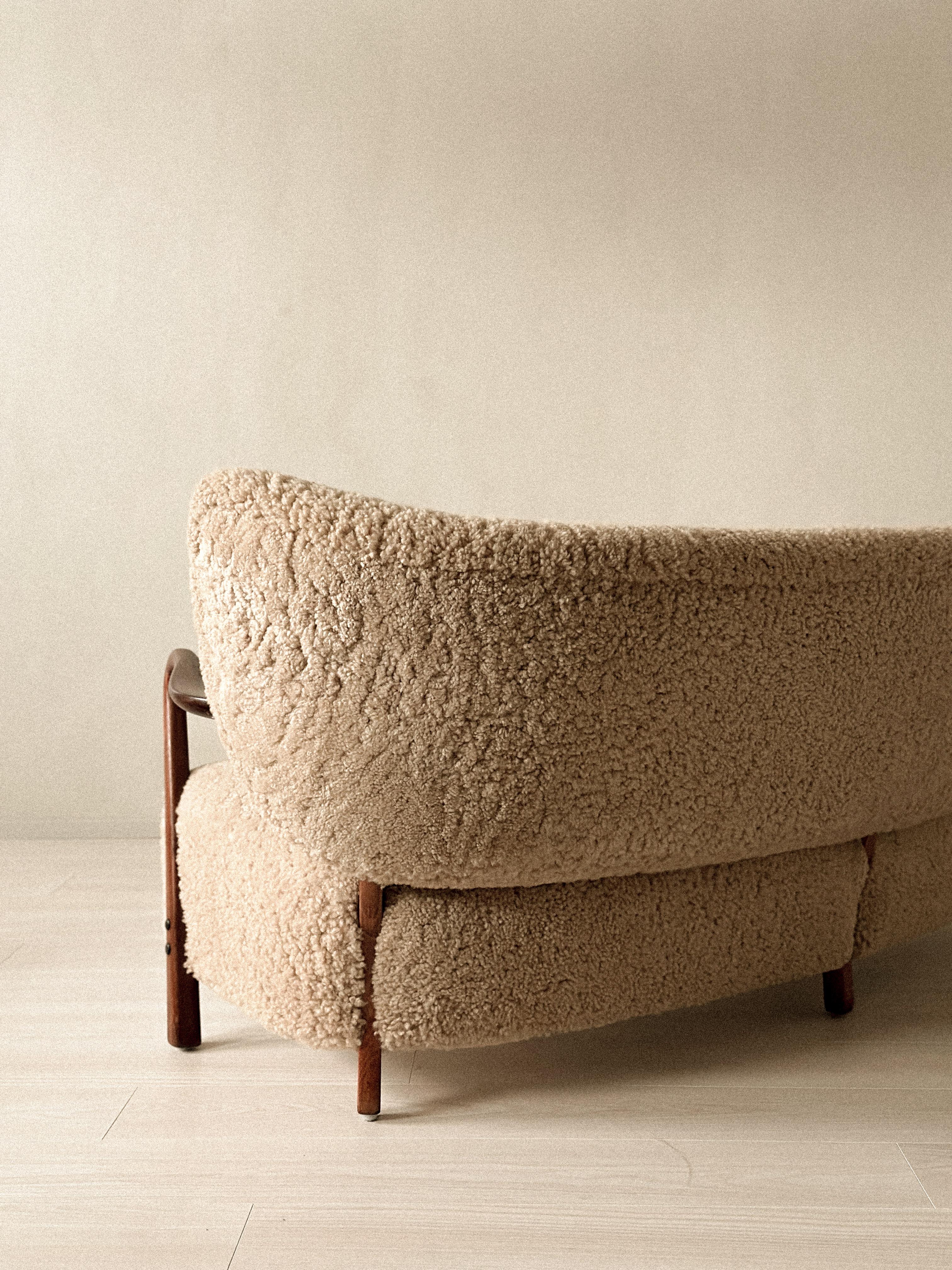Danese Raro divano Viggo Boesen d'epoca in shearling, prodotto da Hos Wulff, Danimarca 1930 in vendita