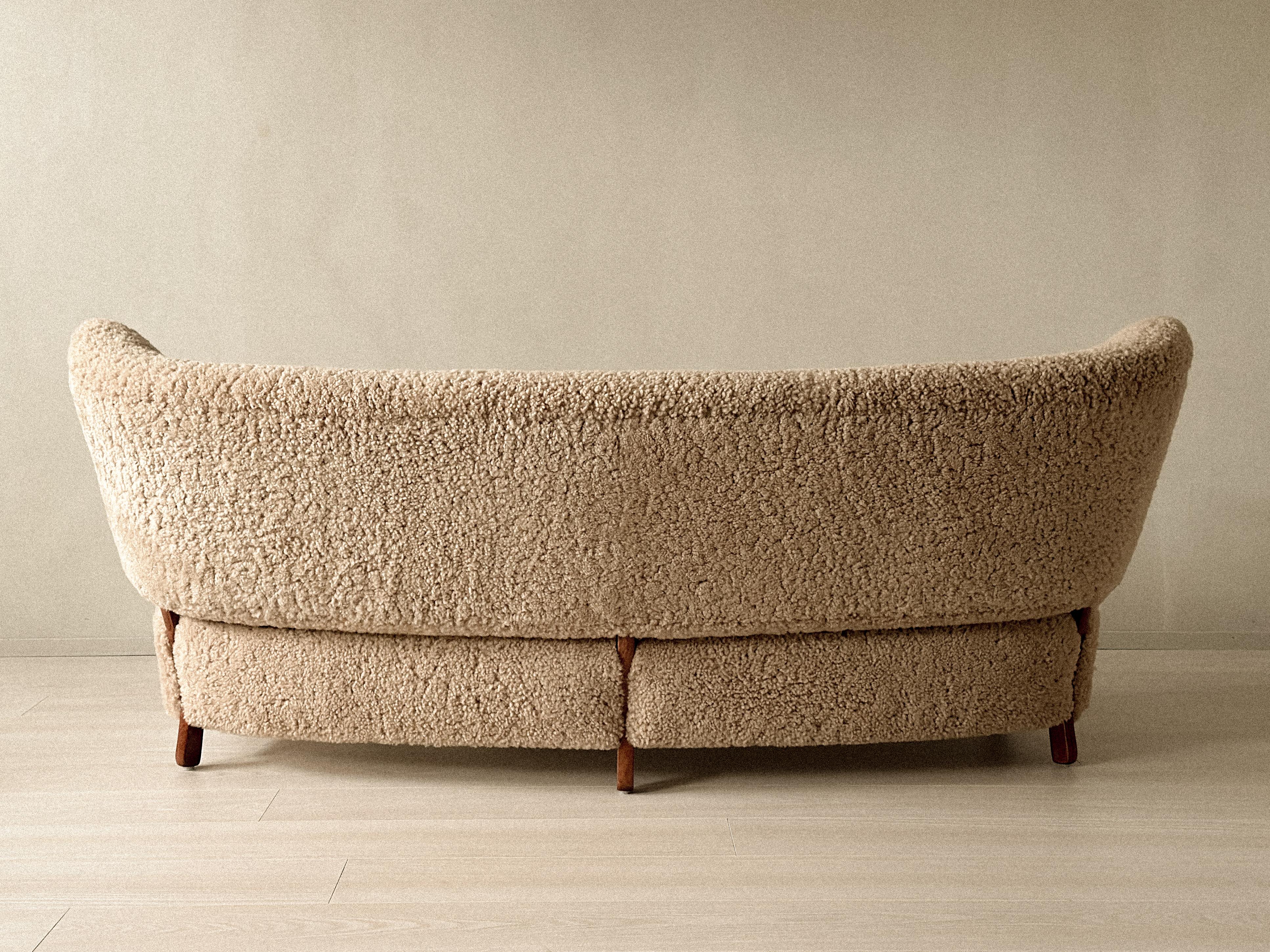 Montone Raro divano Viggo Boesen d'epoca in shearling, prodotto da Hos Wulff, Danimarca 1930 in vendita