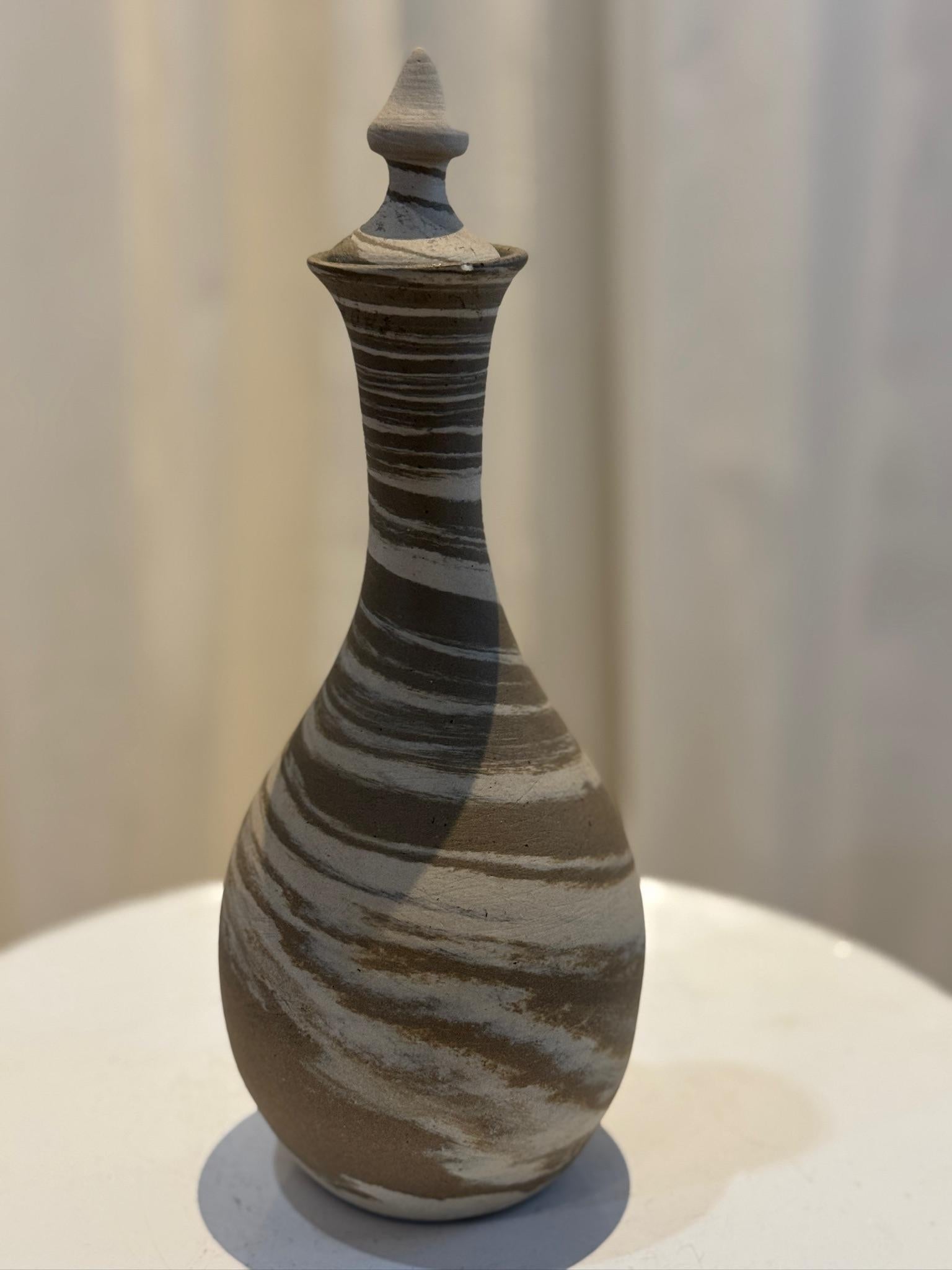 American Rare Vintage W.J. Gordy Handmade Swirled Ceramic Decanter with Signed Base & Lid For Sale