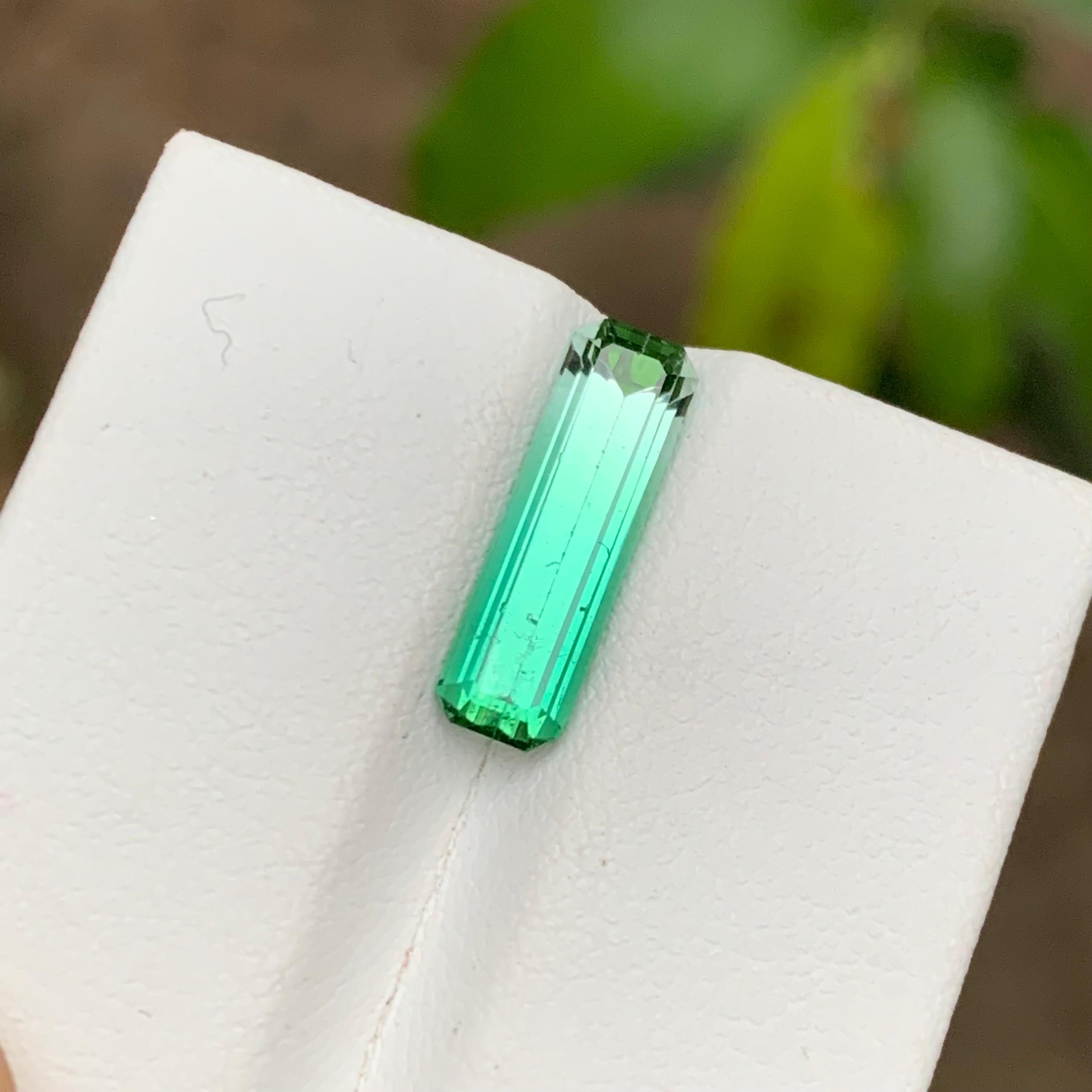 Contemporain Rare Vivid Bluish Green Bicolor Tourmaline Gemstone 2.85 Ct Emerald Cut for Ring en vente