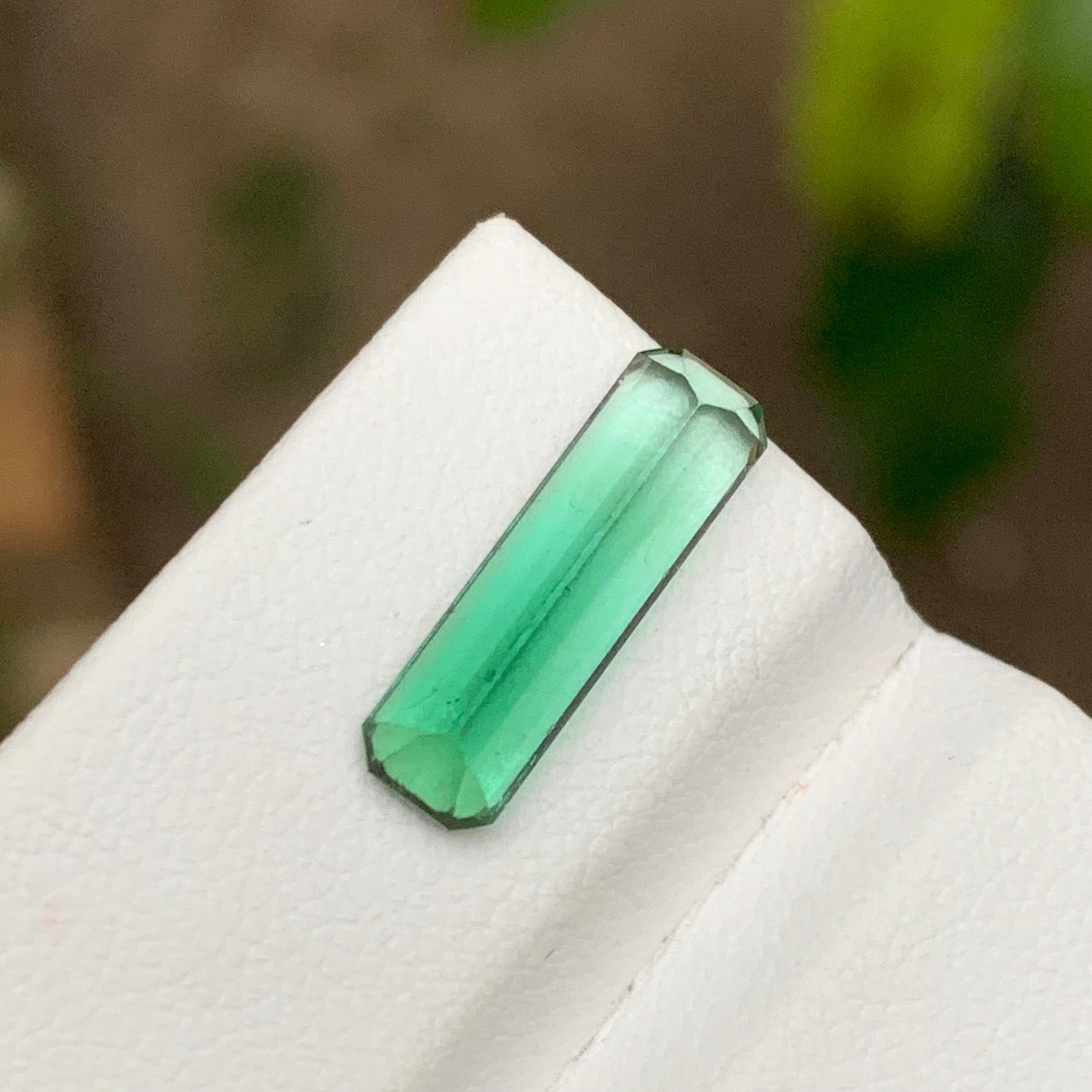 Taille émeraude Rare Vivid Bluish Green Bicolor Tourmaline Gemstone 2.85 Ct Emerald Cut for Ring en vente