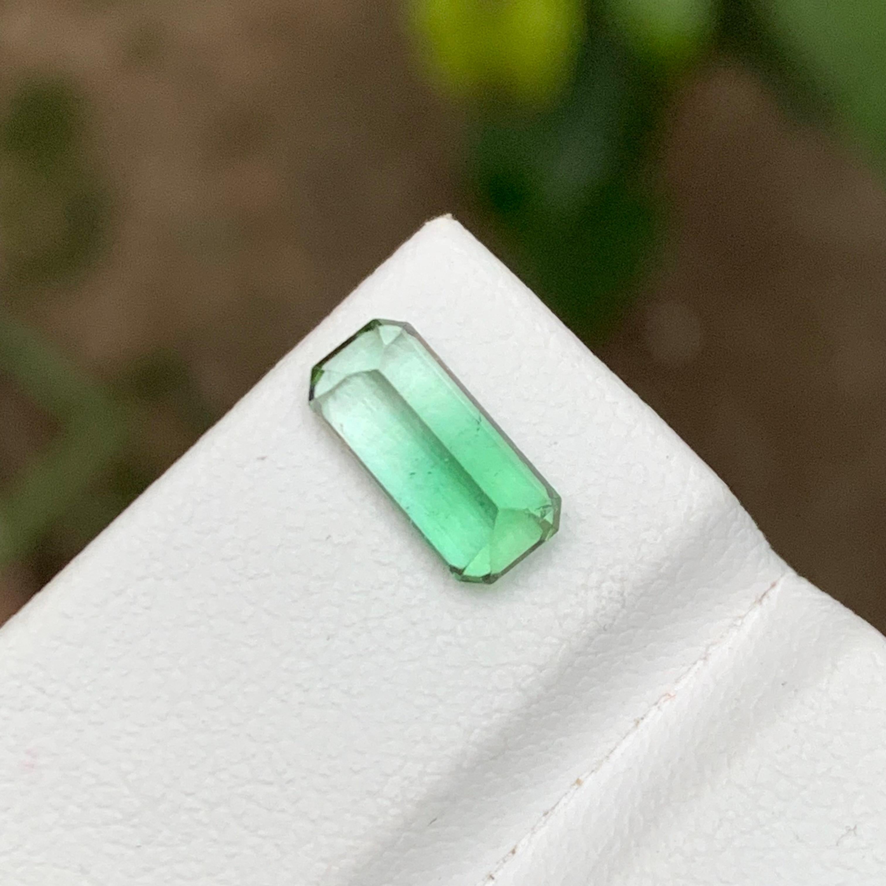 Rare Vivid Bluish Green-White Bicolor Tourmaline Gemstone, 1.70 Ct Emerald Cut In New Condition For Sale In Peshawar, PK