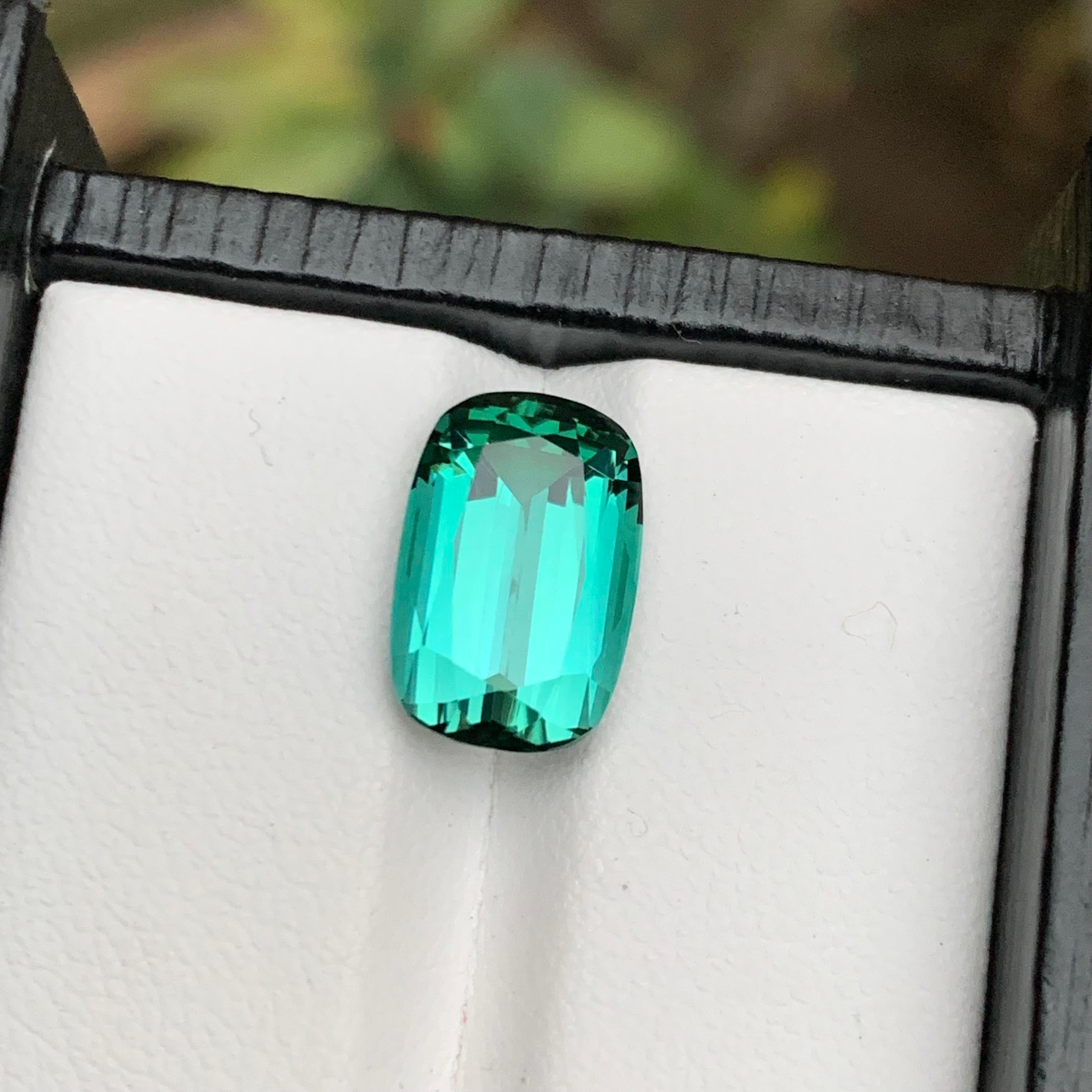 Rare Vivid Seafoam Natural Tourmaline Loose Gemstone, 5.55 Carat-Cushion Cut Afg en vente 4