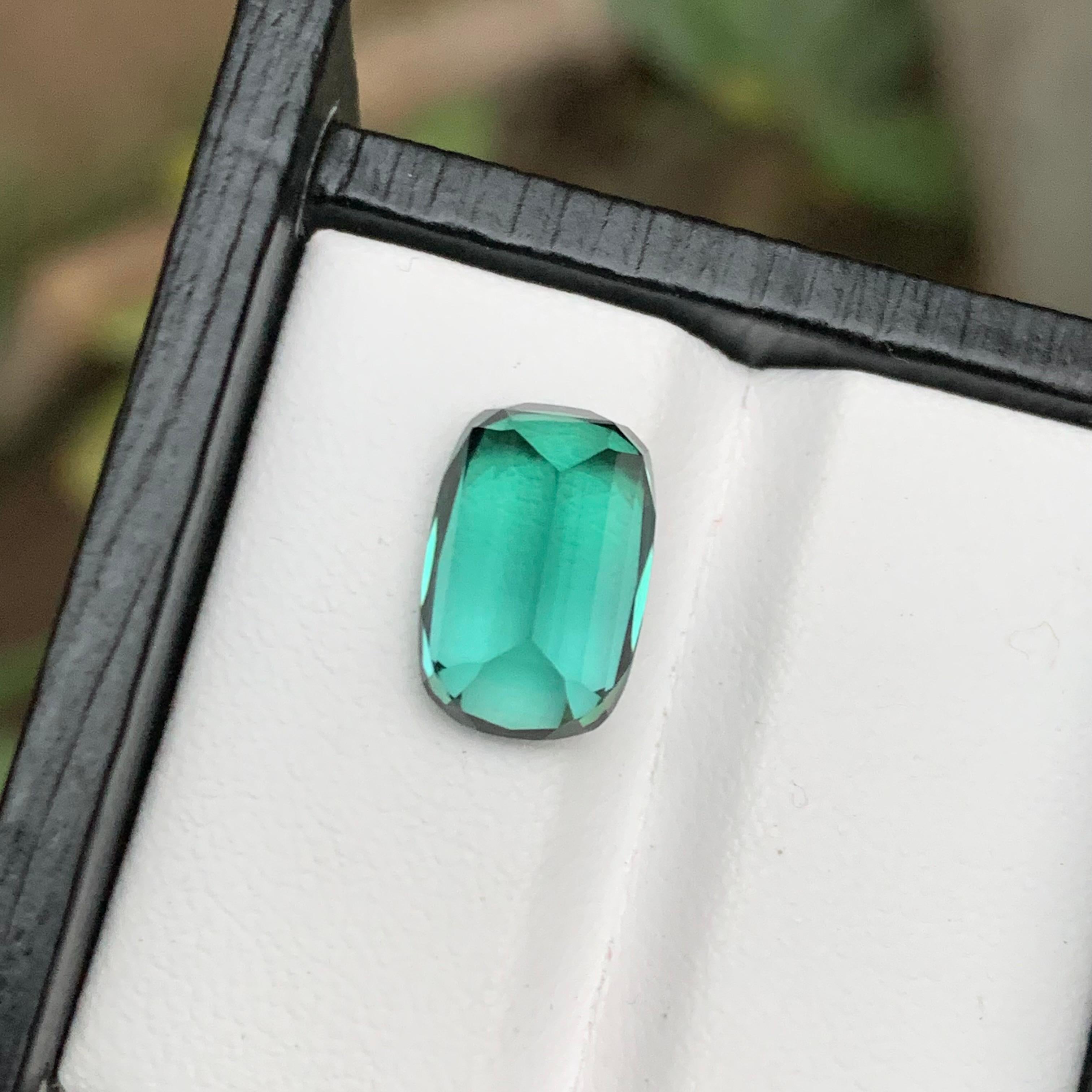 Rare Vivid Seafoam Natural Tourmaline Loose Gemstone, 5.55 Carat-Cushion Cut Afg en vente 1