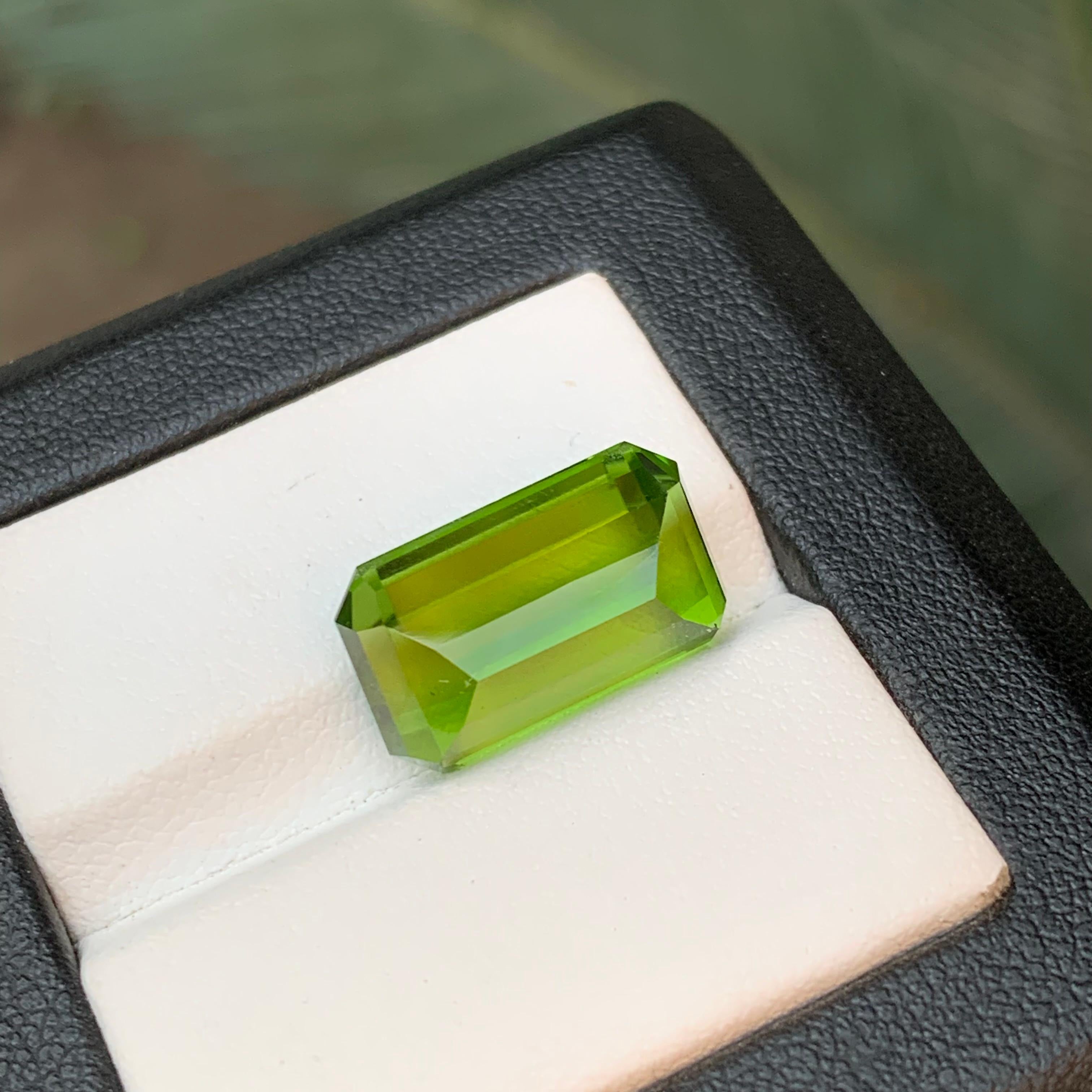 Rare Vivid Green Natural Peridot Ring Pendant Loose Gemstone 12.80Ct Emerald Cut For Sale 5