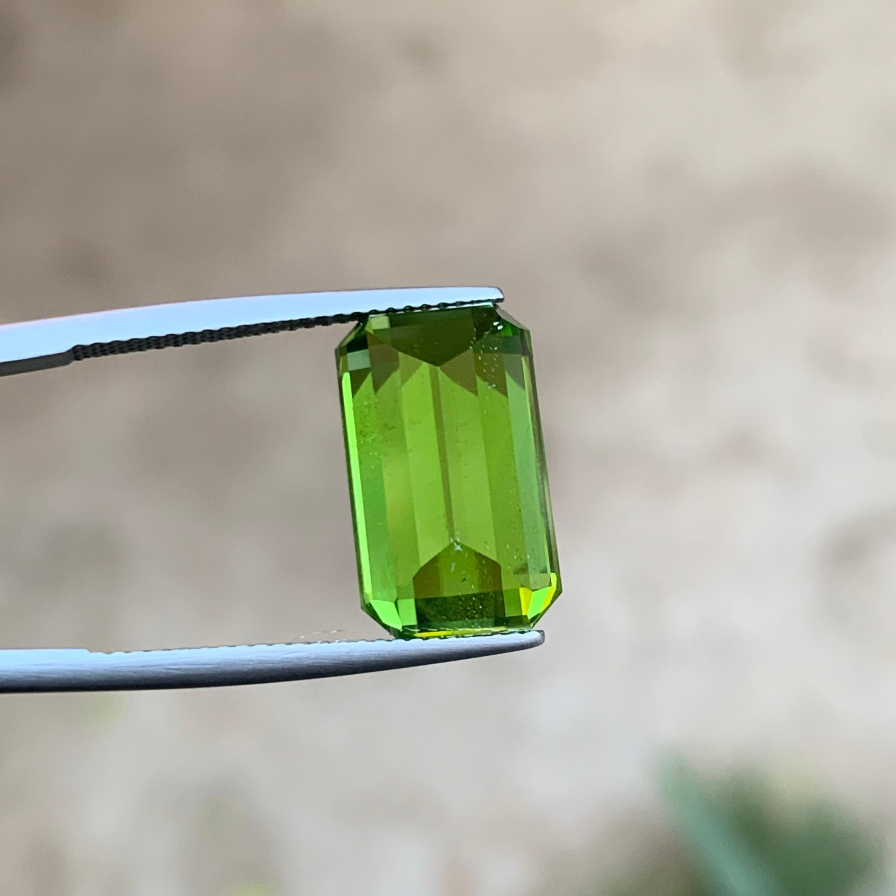 Rare Vivid Green Natural Peridot Ring Pendant Loose Gemstone 12.80Ct Emerald Cut For Sale 7