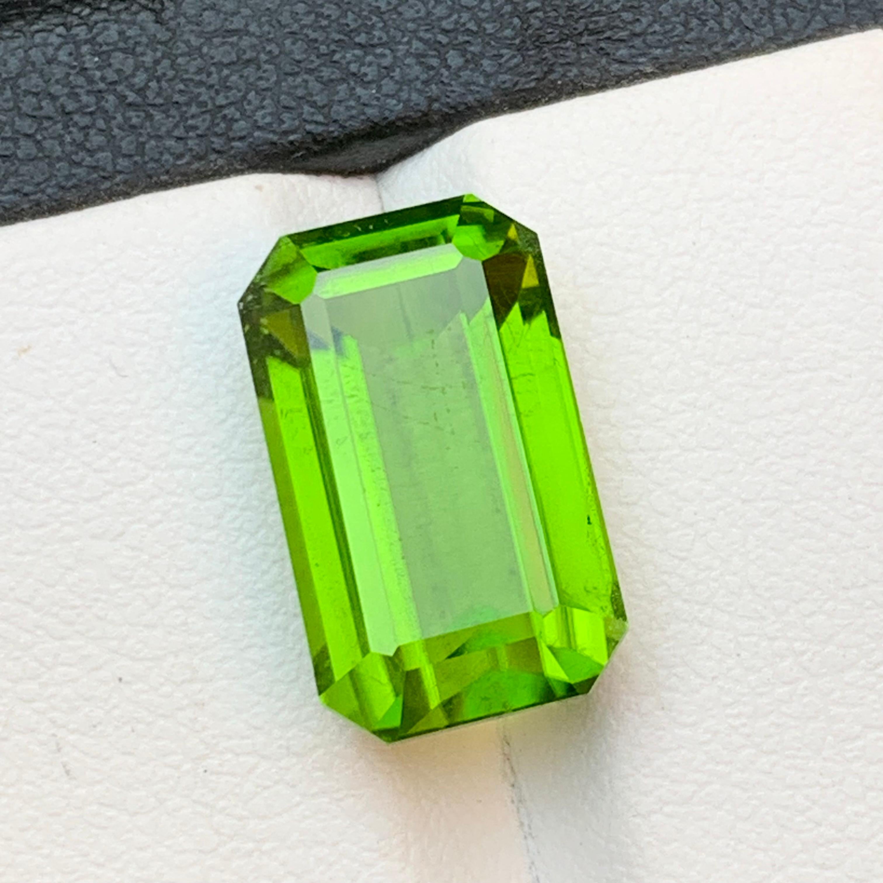 Rare Vivid Green Natural Peridot Ring Pendant Loose Gemstone 12.80Ct Emerald Cut For Sale 8