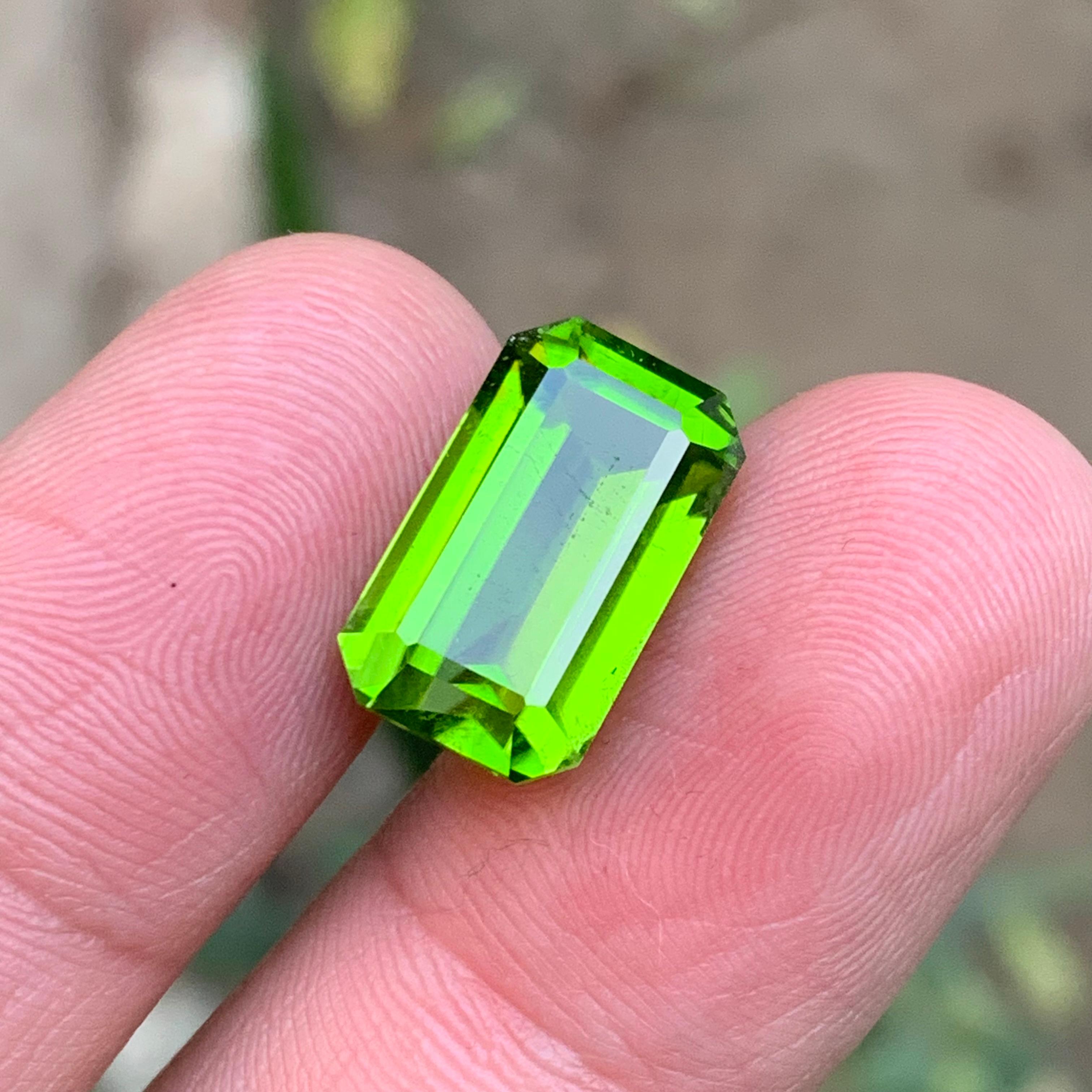 Women's or Men's Rare Vivid Green Natural Peridot Ring Pendant Loose Gemstone 12.80Ct Emerald Cut For Sale