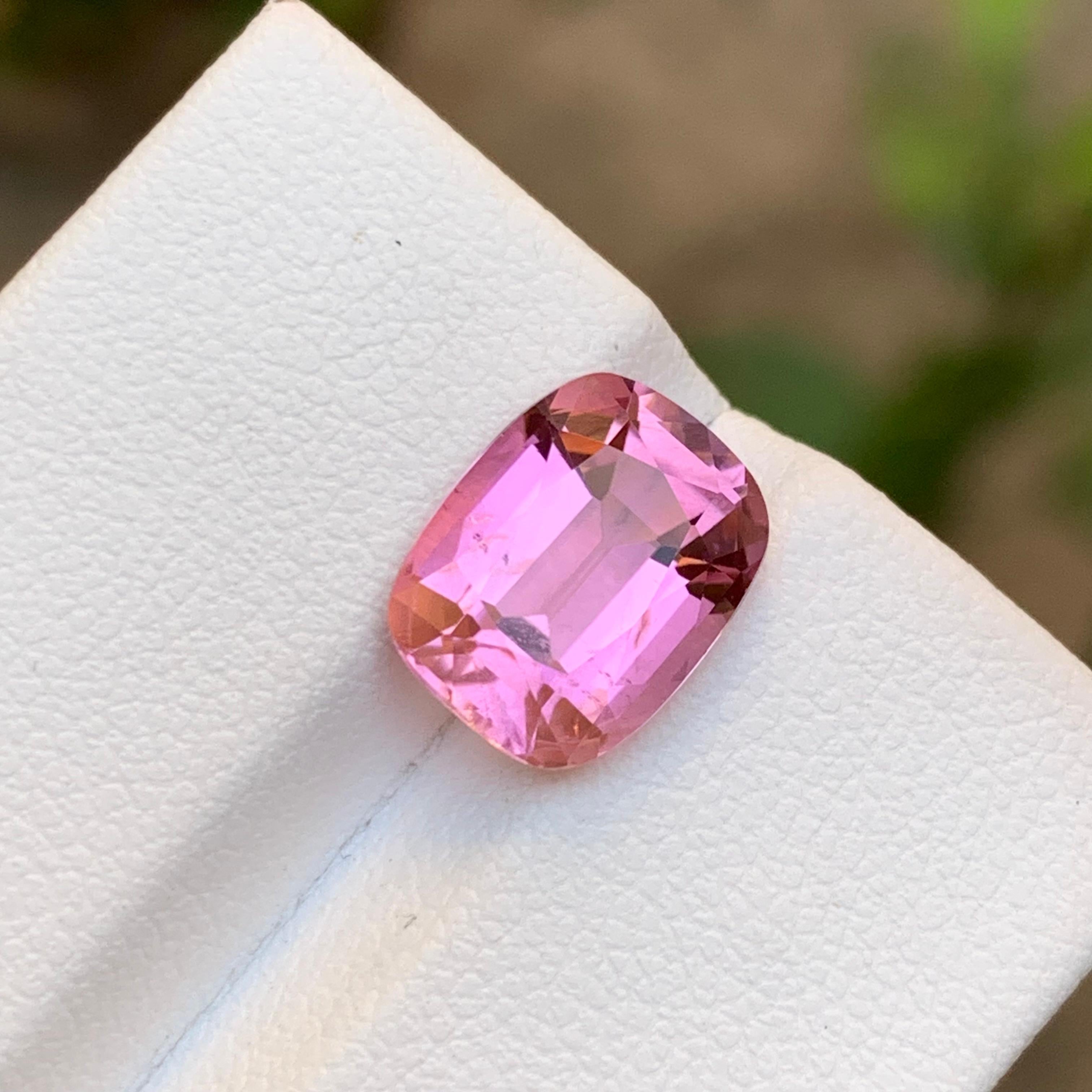 Rara gema de turmalina natural de color rosa vivo, 3,85 qt, talla cojín - Anillo de joyería en venta 6