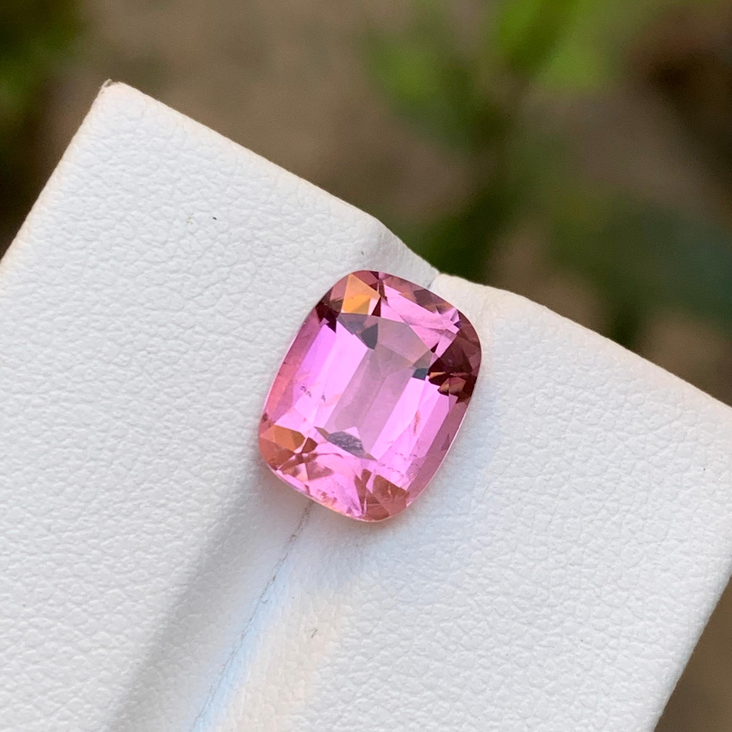 Rara gema de turmalina natural de color rosa vivo, 3,85 qt, talla cojín - Anillo de joyería en venta 8