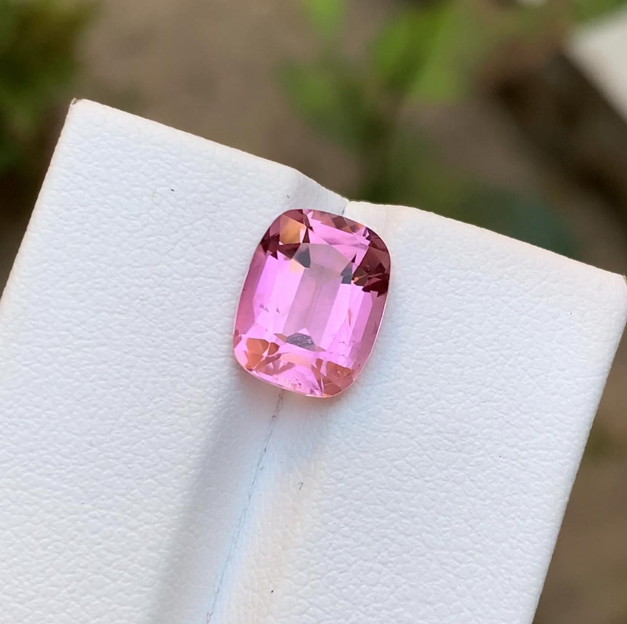 Rara gema de turmalina natural de color rosa vivo, 3,85 qt, talla cojín - Anillo de joyería en Nuevo estado para la venta en Peshawar, PK