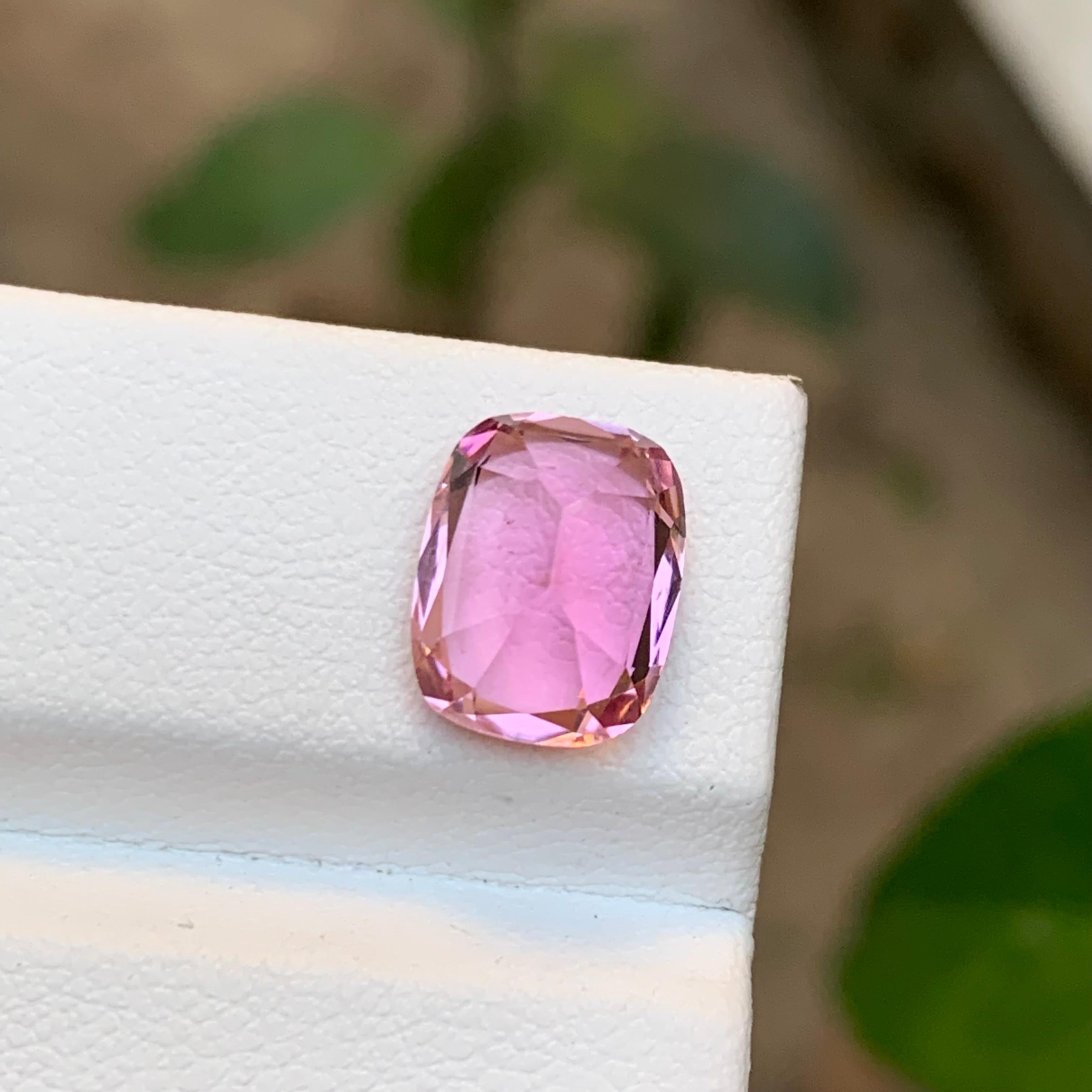Femenino o masculino Rara gema de turmalina natural de color rosa vivo, 3,85 qt, talla cojín - Anillo de joyería en venta