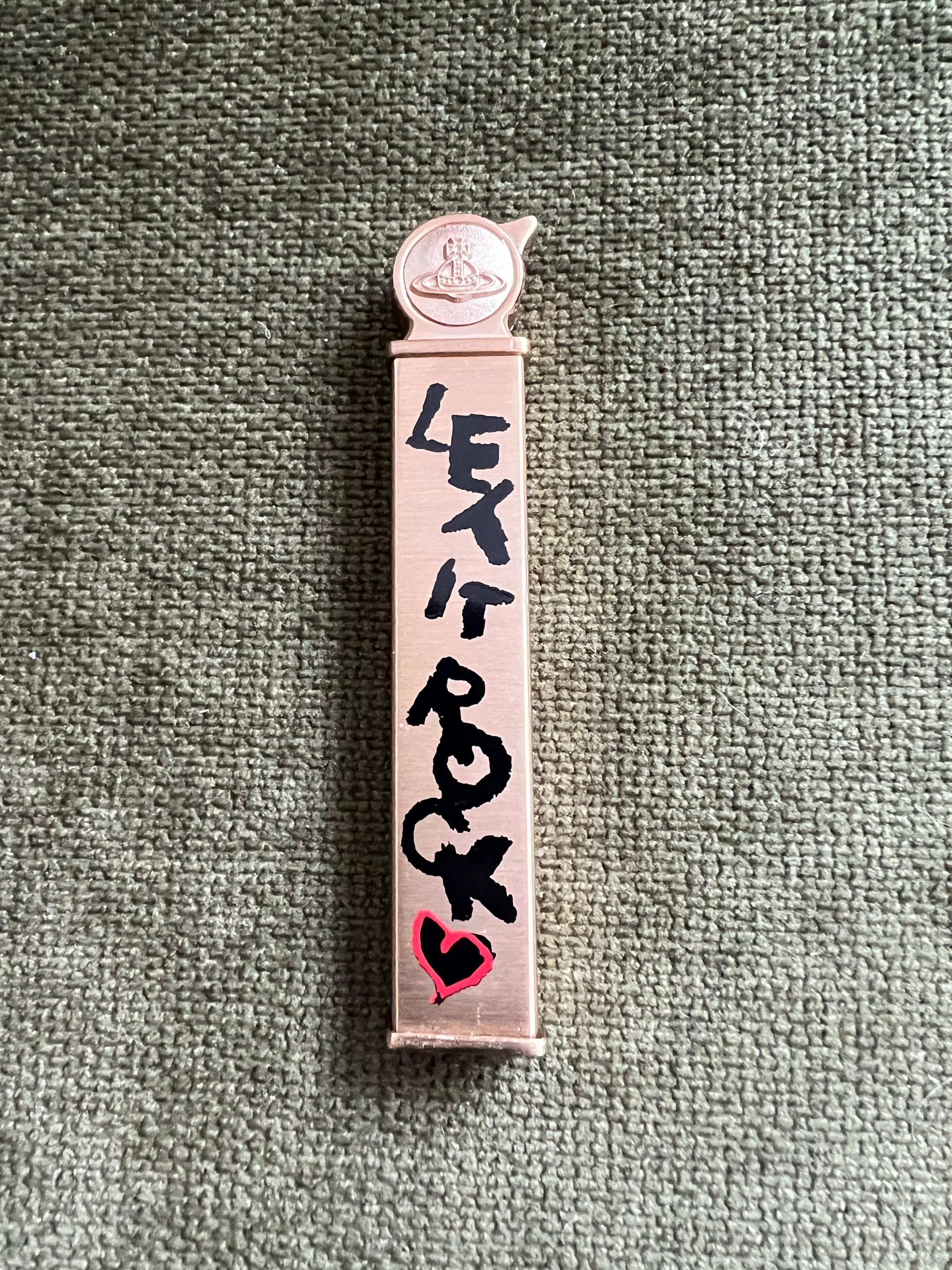 Rare “Vivienne Westwood” Retro Vintage Slim Gold Lighter, British Punk/Rock In Excellent Condition In New York, NY