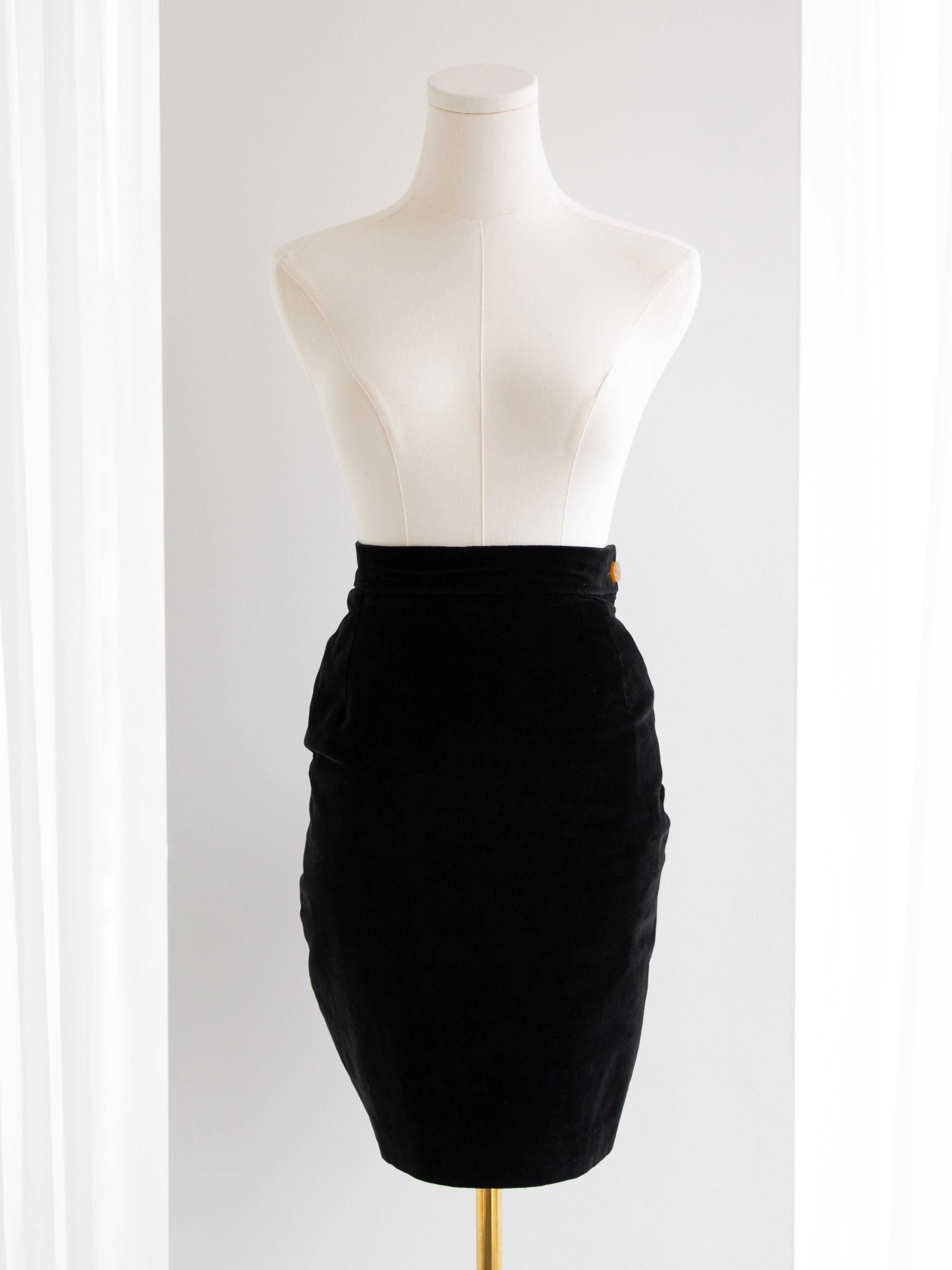 Rare Vivienne Westwood Vintage 90s Black Velvet White Tulle Bustle Mini Skirt In Good Condition In Jersey City, NJ