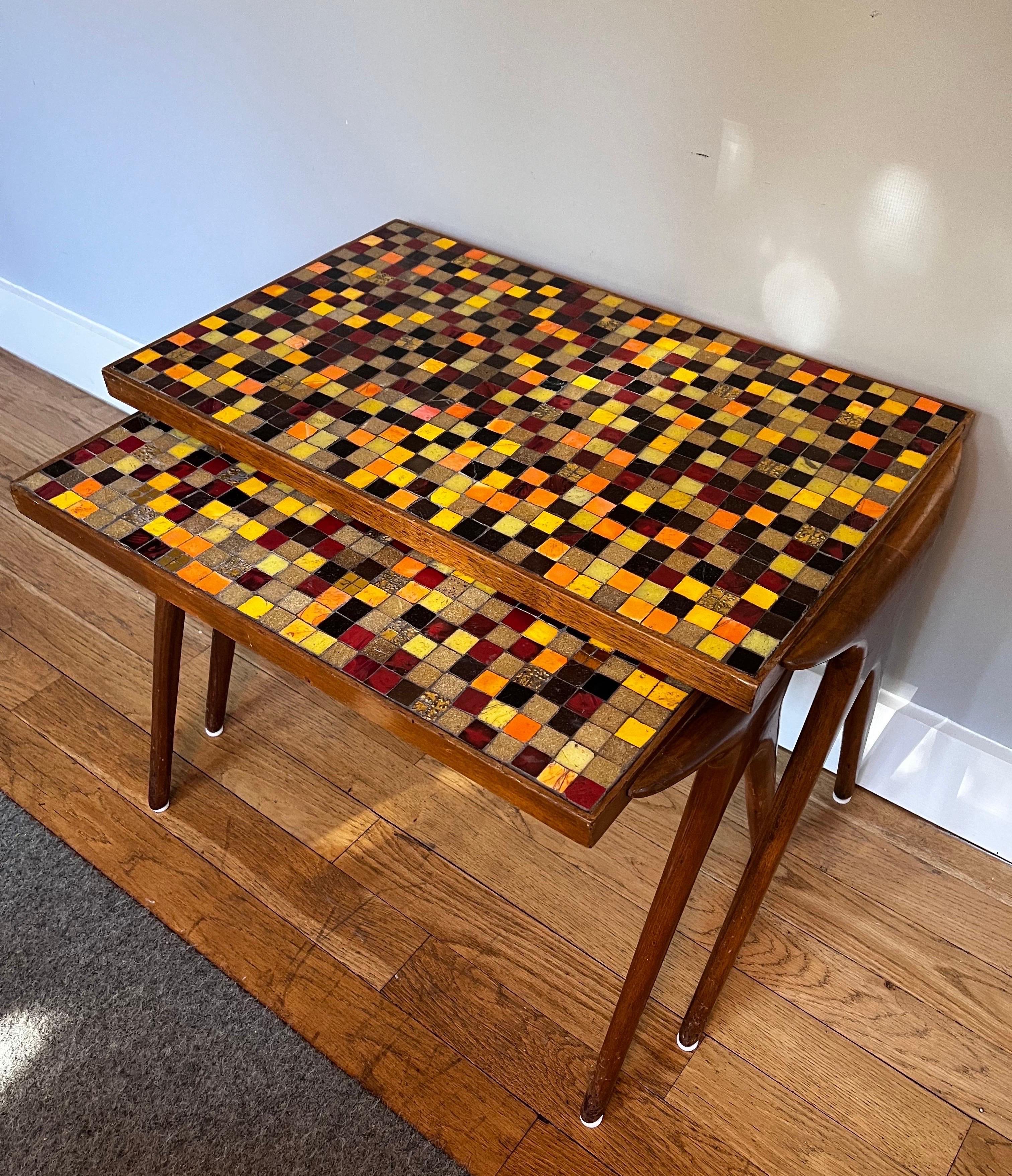 Rare table gigogne en mosaïque de Vladimir Kagan pour Kagan-Dreyfuss, vers 1955 Bon état - En vente à Philadelphia, PA