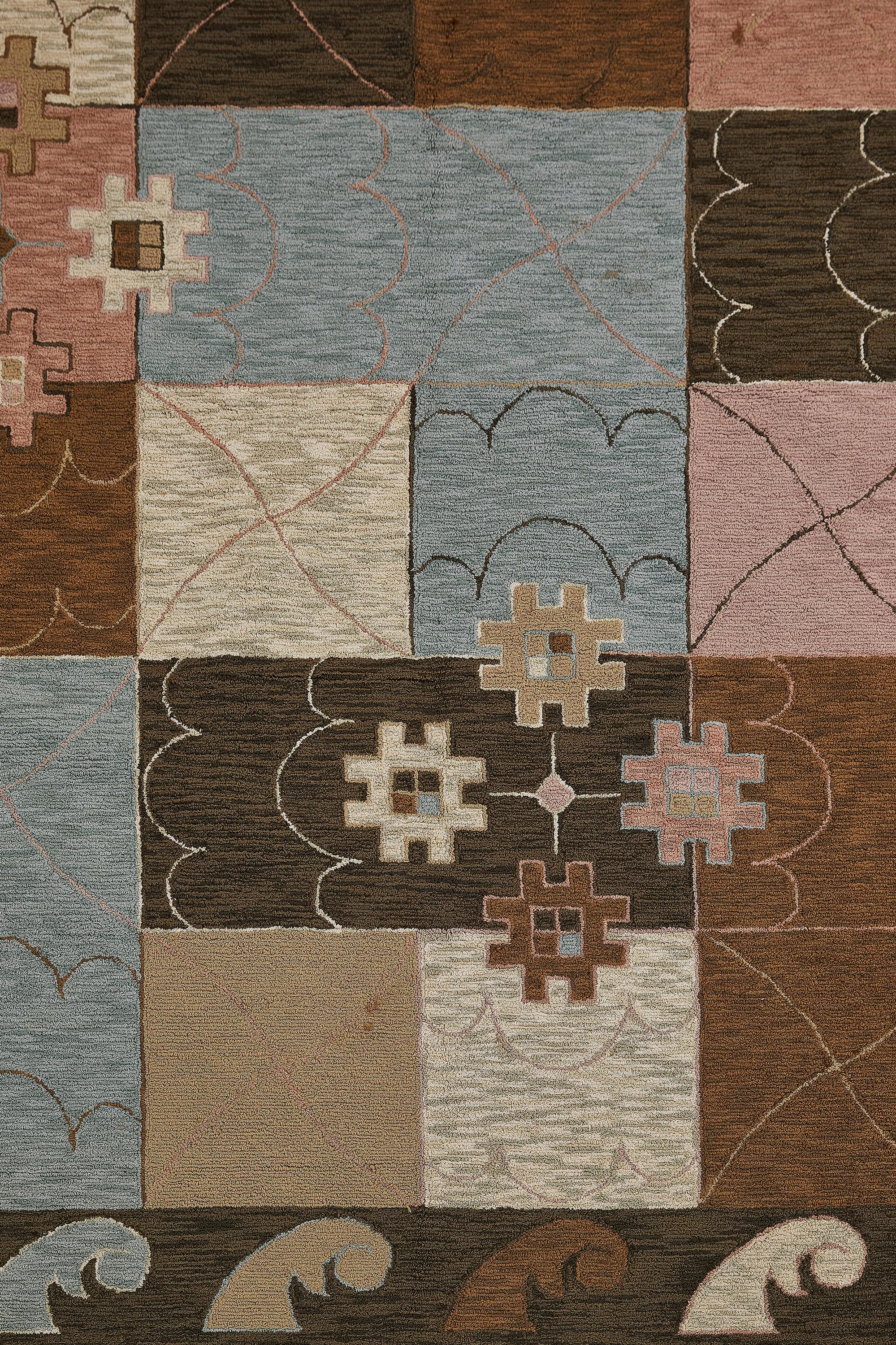 A rare and collectible V’Soske Architectural Rug, designed in 1986, this exceptional piece exemplifies the Modernist Art Deco Revival aesthetic that defined V’Soske’s pioneering approach to architectural textile design. Known for their