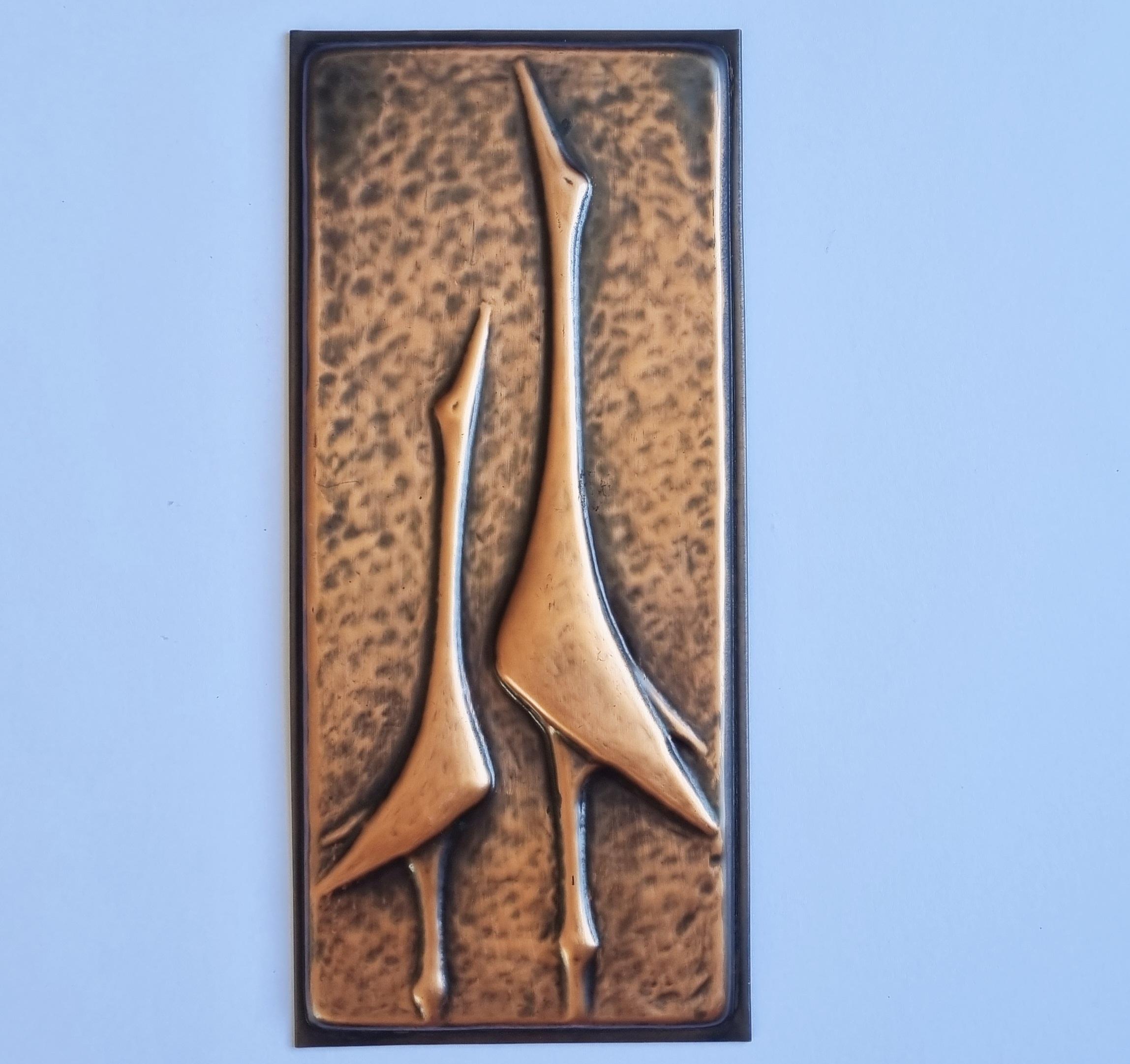 Mid-Century moderno Rara scultura a muro in ottone con rilievo di aironi, anni '70 in vendita