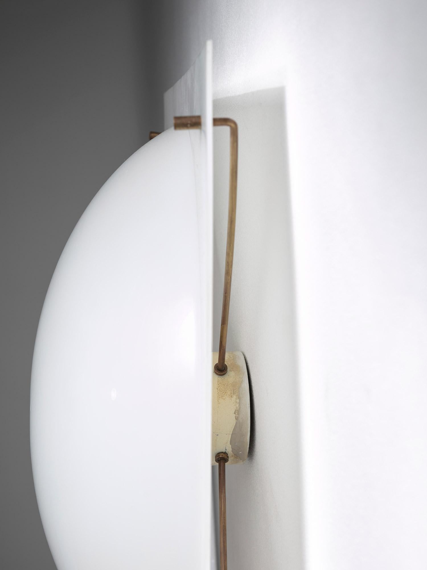 Rare Wall Lamp by Giuseppe Ostuni for O-Luce, Italy, 1950s In Good Condition For Sale In Milan, IT