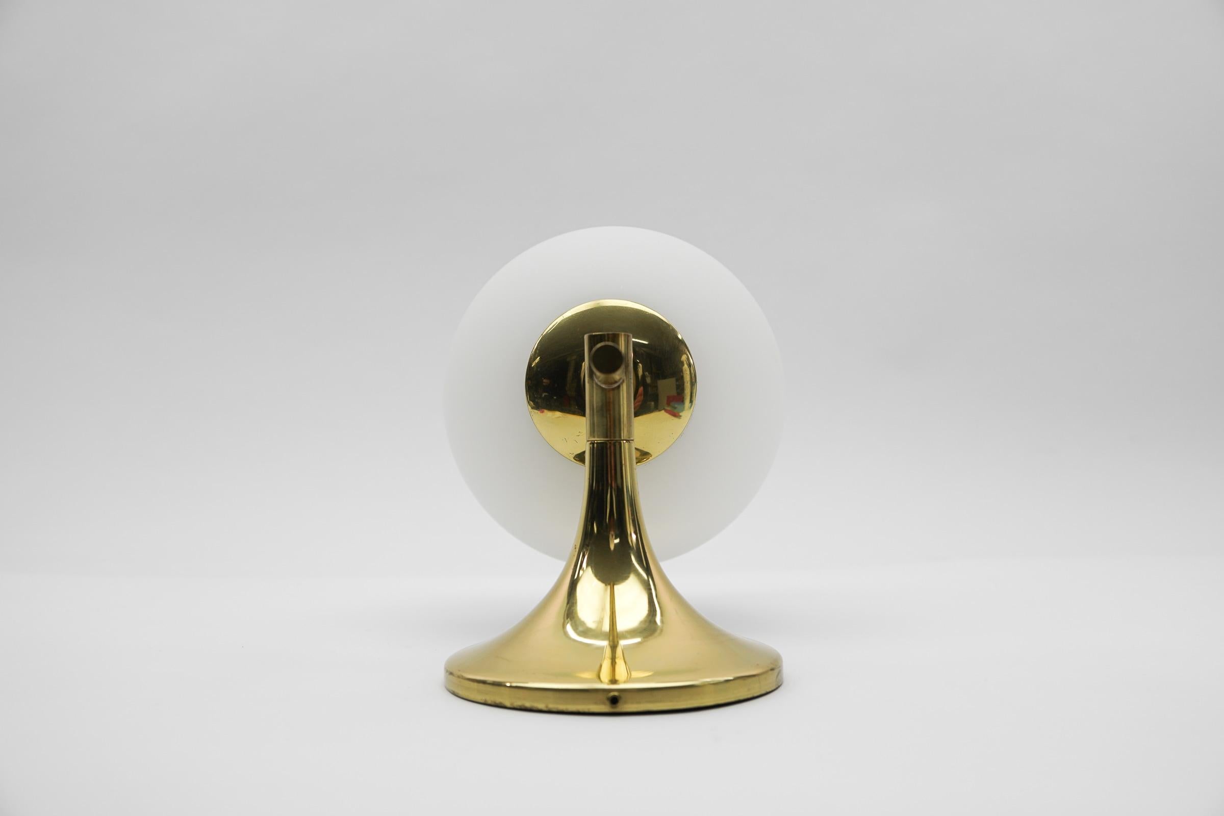 Rare Wall Light in Gold by Max Bill for Temde, Switzerland, 1960s In Good Condition For Sale In Nürnberg, Bayern