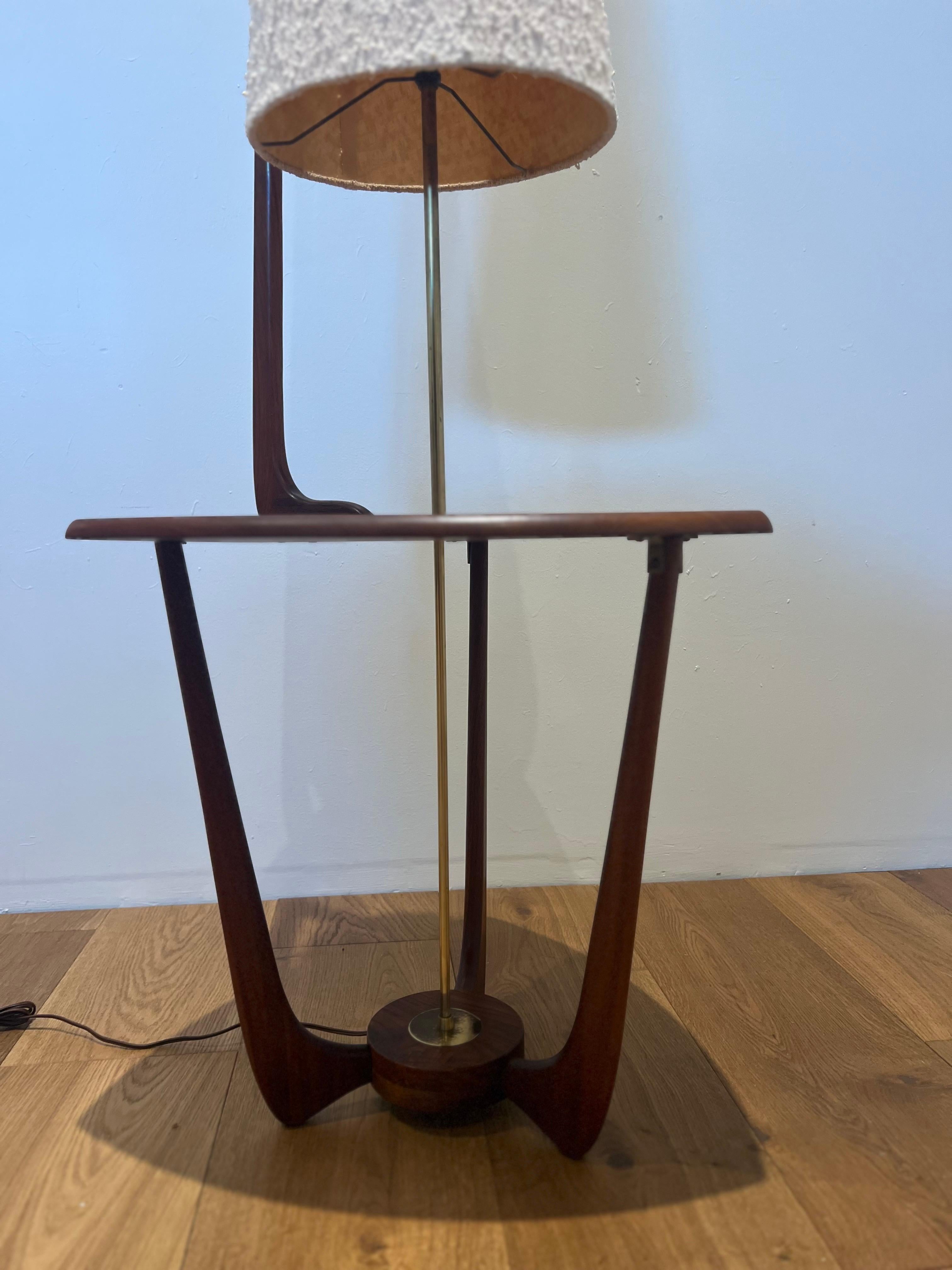 Rara lampada da tavolo in noce del Mid Century americano degli anni '50 di Modeline In condizioni buone in vendita a San Diego, CA