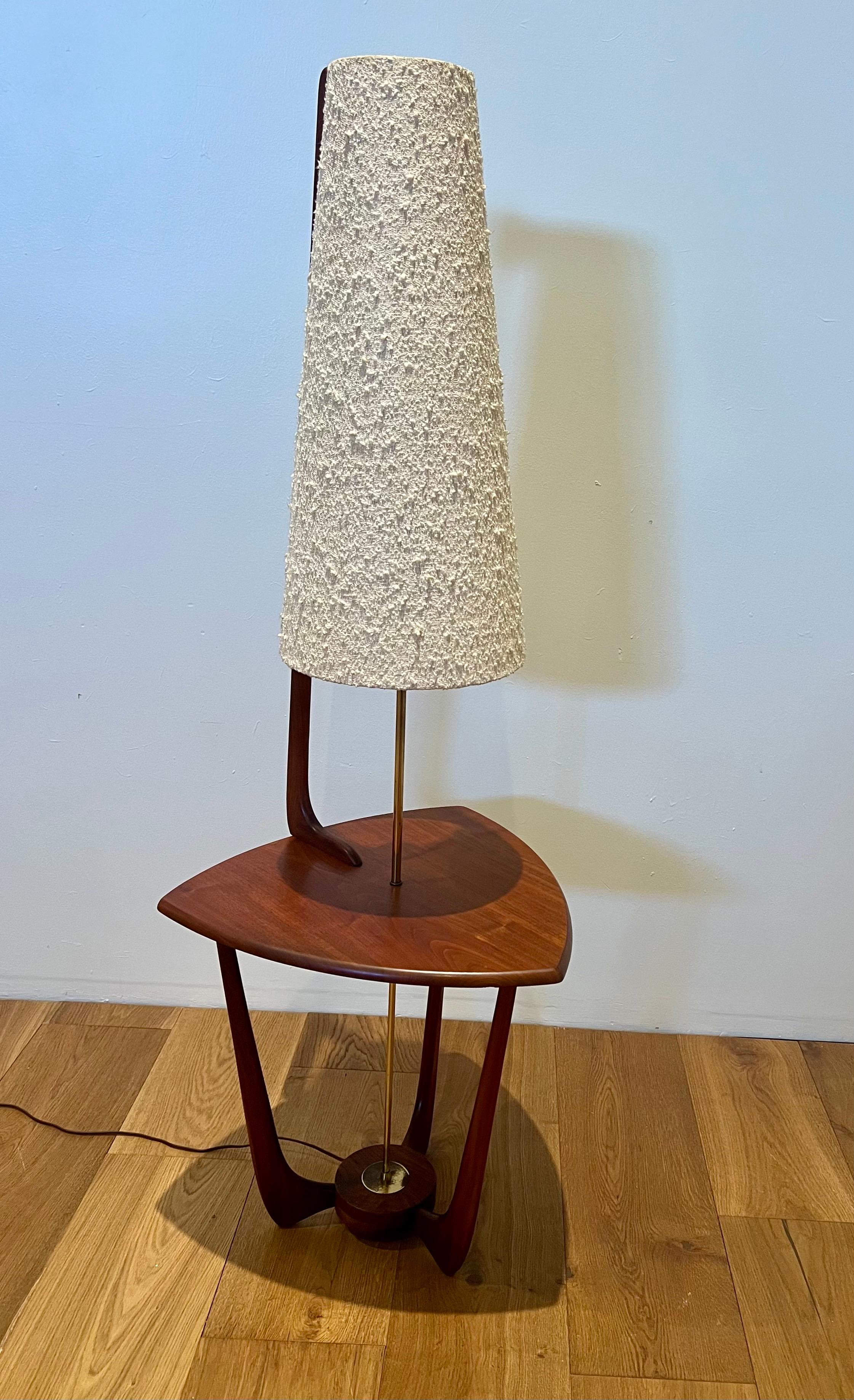 Rara lampada da tavolo in noce del Mid Century americano degli anni '50 di Modeline in vendita 2
