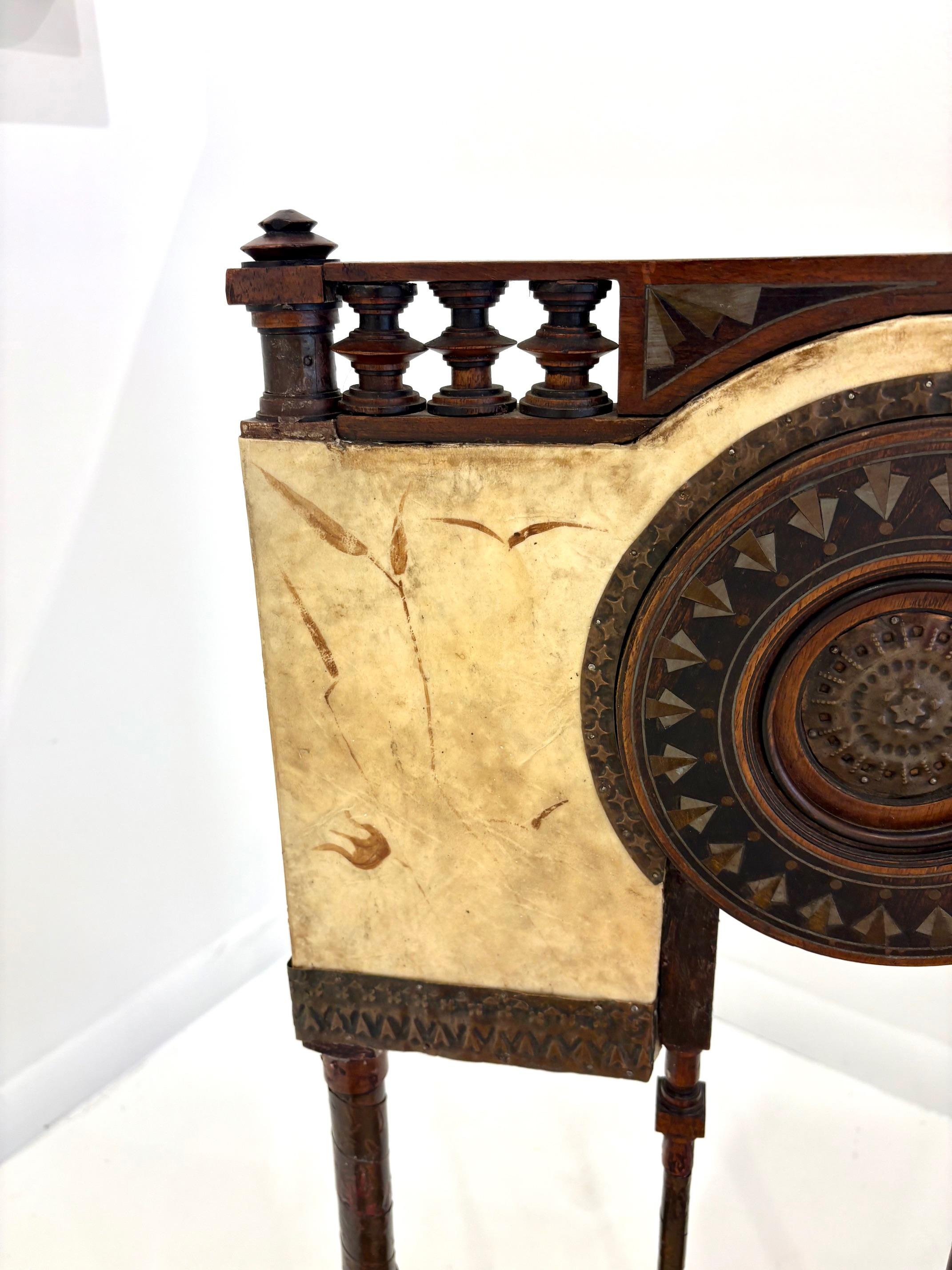 Rara sedia laterale in noce, rame e pergamena di Carlo Bugatti. in vendita 5