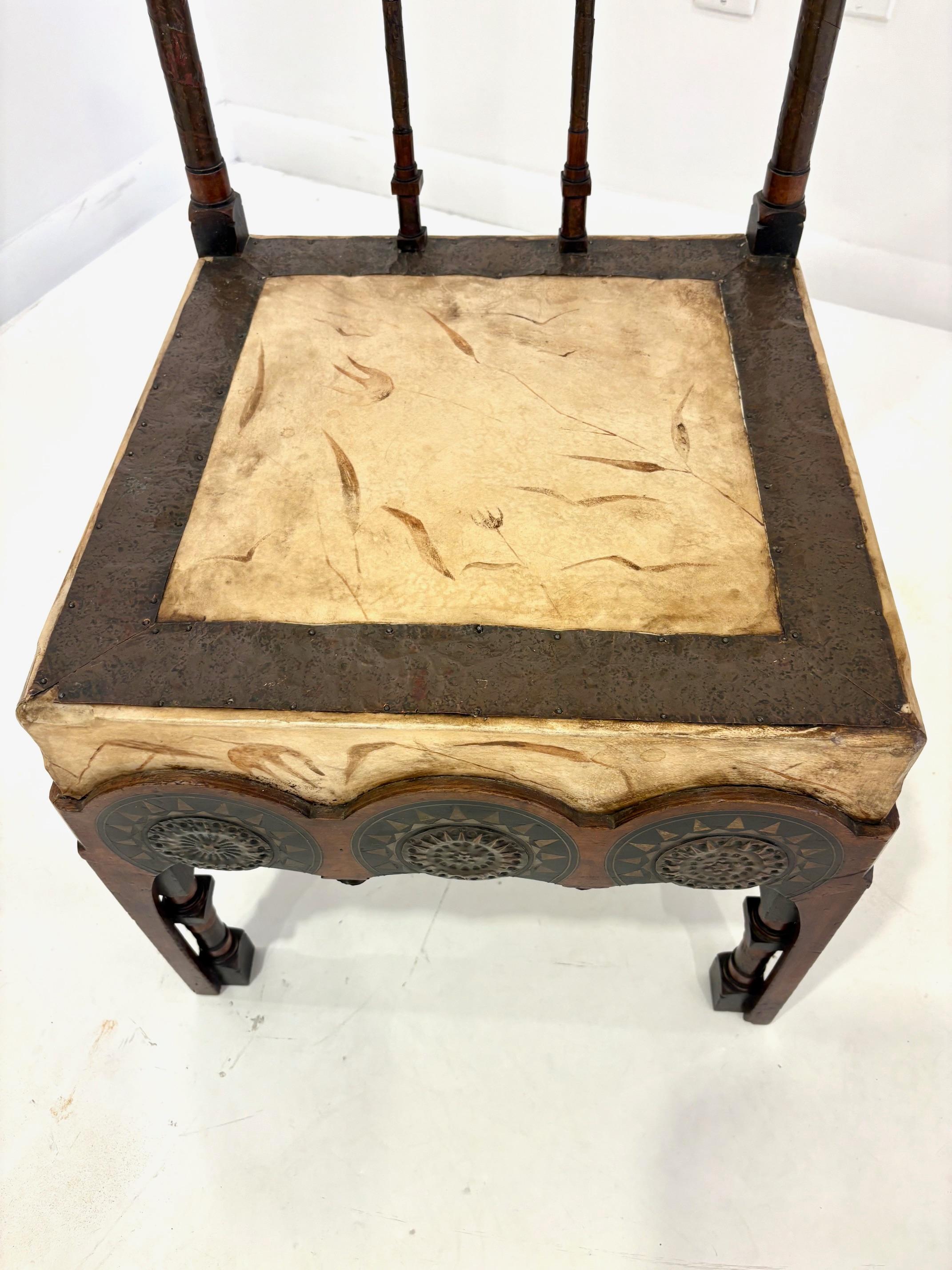 Rara sedia laterale in noce, rame e pergamena di Carlo Bugatti. in vendita 1