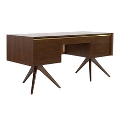 Rare bureau en noyer de Vladimir Kagan pour Grosfeld House:: circa 1950s