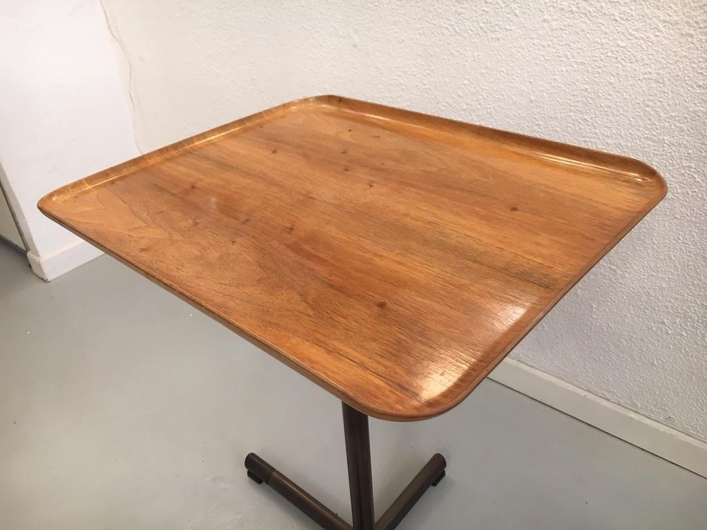 Rare version of the utility table line by French designer François Caruelle for the Swiss Company Embru.
Version in walnut plywood. Large top removable tray. Signed (on the base and on both tray).
Patinated bronze base
L 50 cm (80 when open)