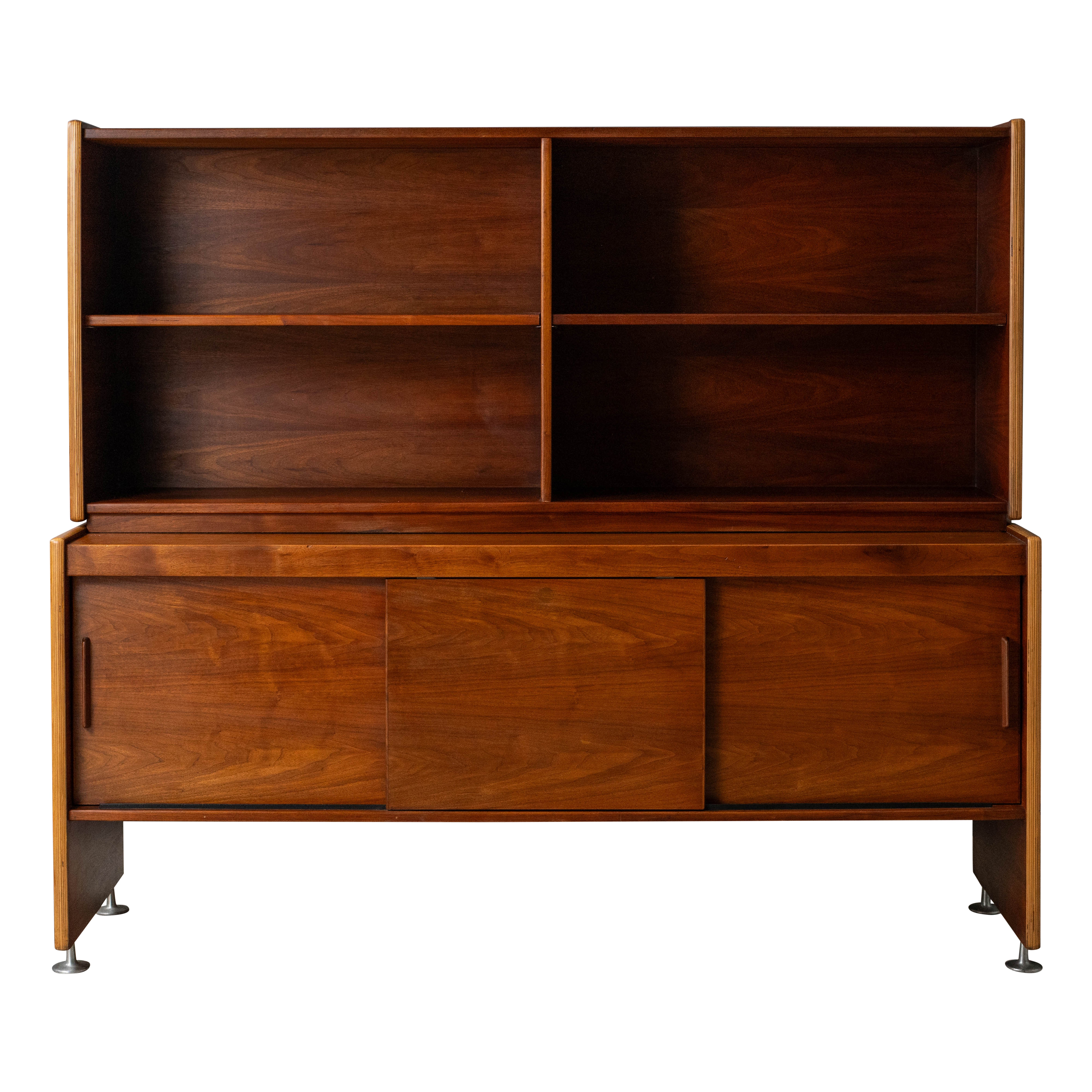 Rare buffet en noyer de Jens Risom
