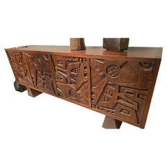 Seltenes Sideboard aus Nussbaumholz, signiert von der Designerin Gianni PINNA