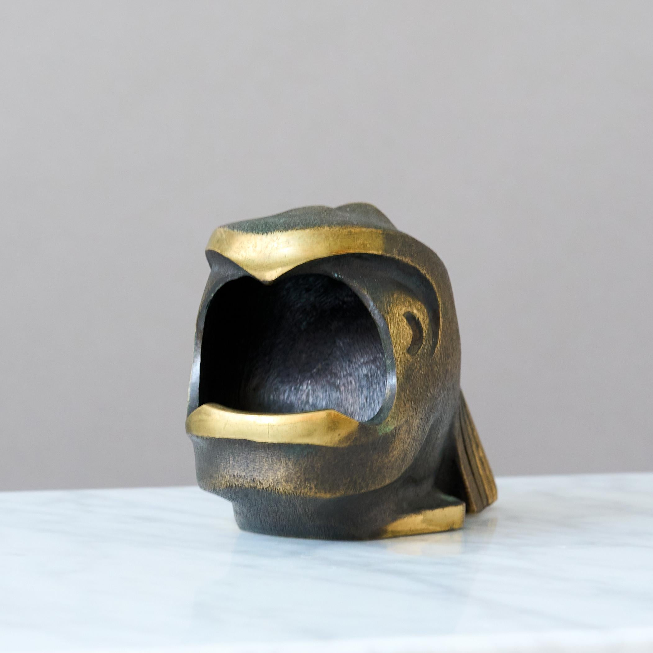 Autrichien Rare cendrier en laiton Walter Bosse for Herta Baller Fish Sculpture. Autriche, années 1950. en vente