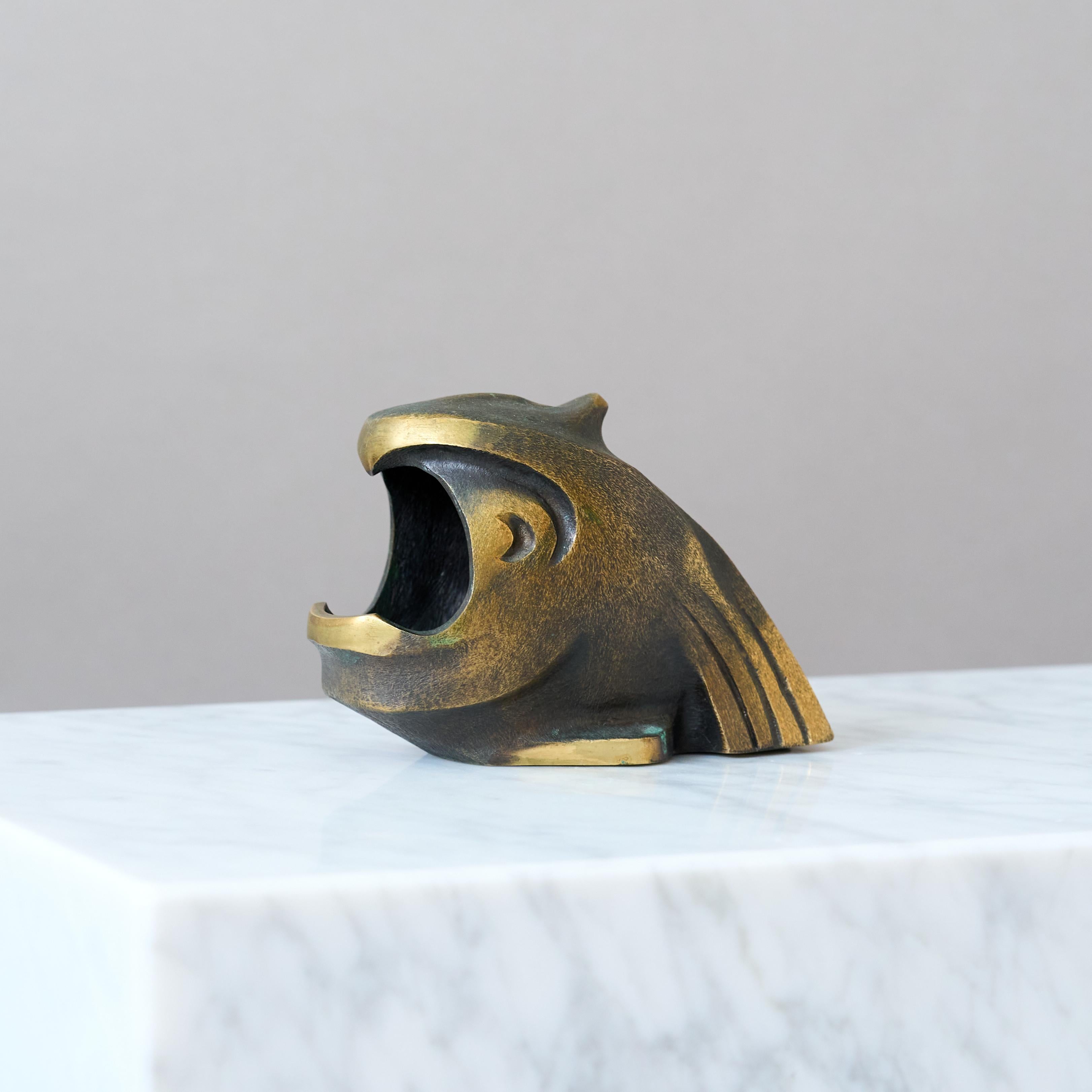 20ième siècle Rare cendrier en laiton Walter Bosse for Herta Baller Fish Sculpture. Autriche, années 1950. en vente