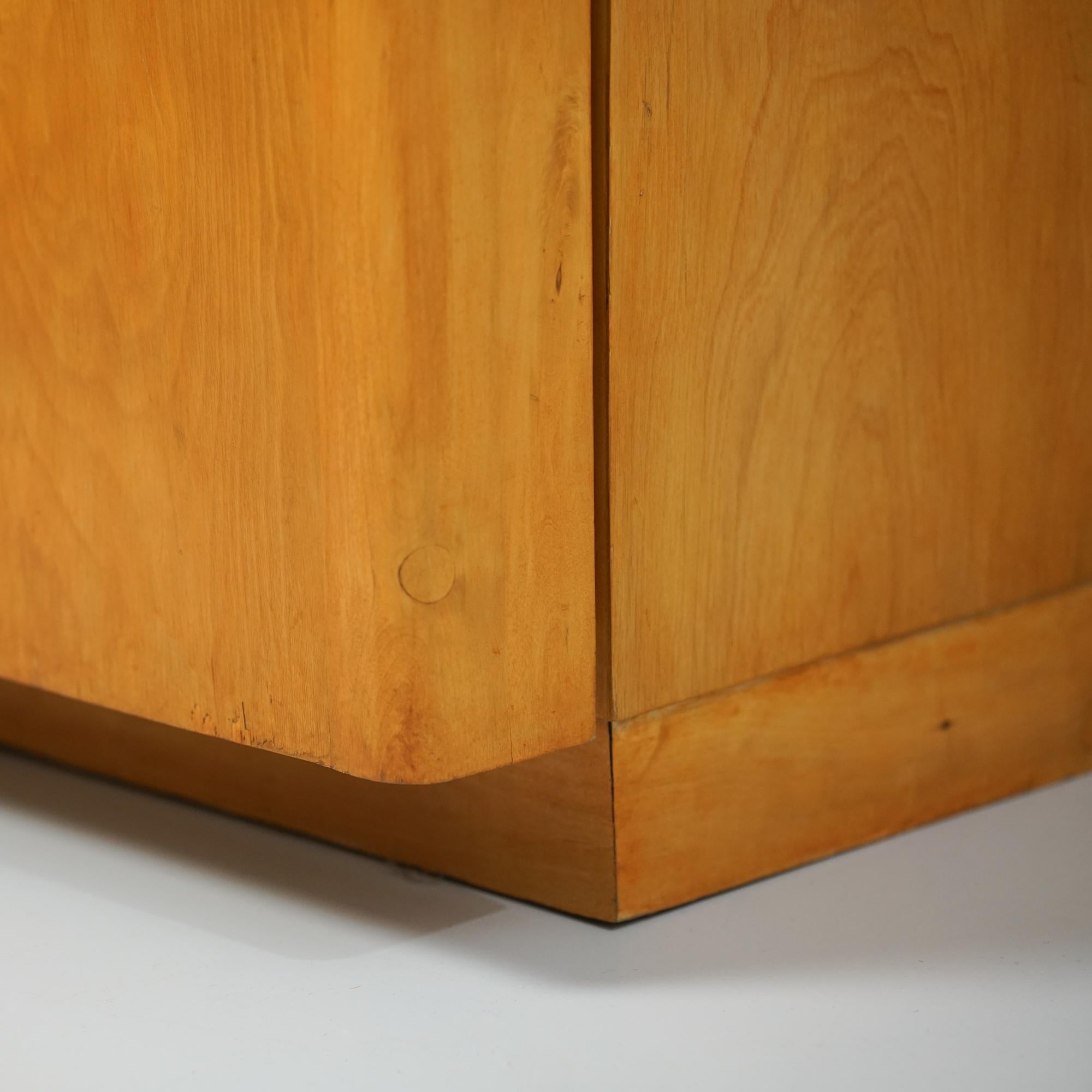 Rare Wardrobe, Alvar Aalto, Oy Huonekalu- ja Rakennustyötehdas Ab, 1940s In Good Condition For Sale In Helsinki, Uusimaa