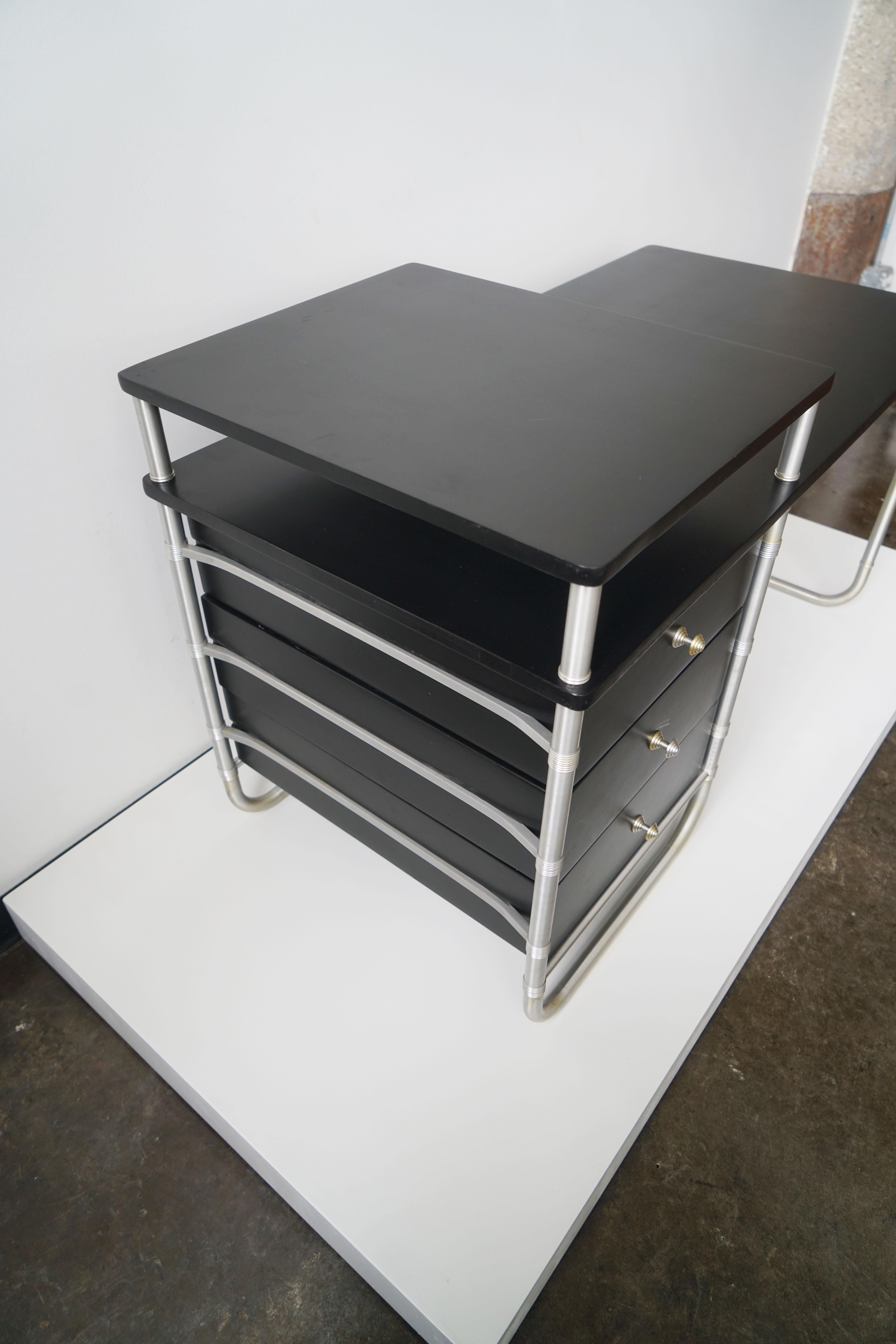 Seltener zweistöckiger Warren McArthur-Schreibtisch mit Schubladen, umklappbar, Maschinenzeitalter der 1930er Jahre im Angebot 8