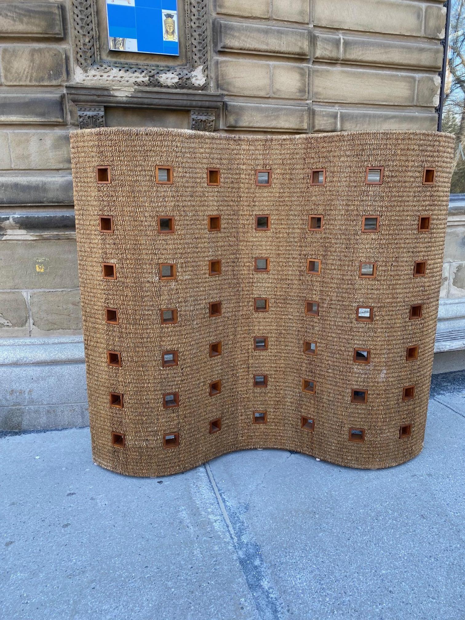 Great Sea Grass and Teak Screen /Room Divider In Good Condition For Sale In Montreal, QC