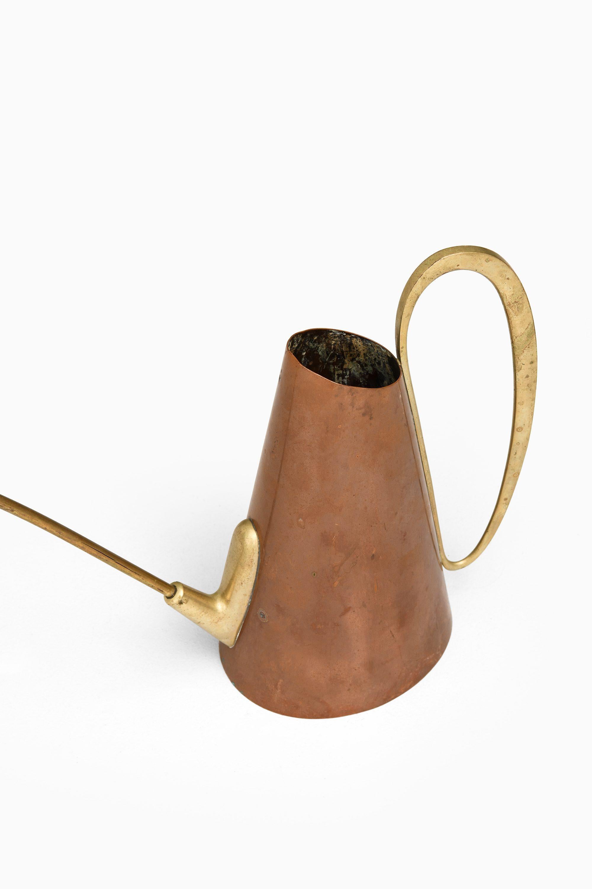 Rare Watering Can in Brass and Copper by Carl Auböck, 1950's

Additional Information:
Material: Brass and copper
Style: Mid century, Scandinavia
Produced in Denmark by Illums Bolighus
Dimensions (W x D x H): 45 x 11 x 35 cm
Condition: Good vintage