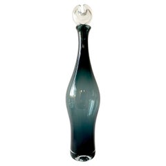 Rare carafe à bouteille en verre anthracite Wayne Husted pour Blenko avec bouchon découpé