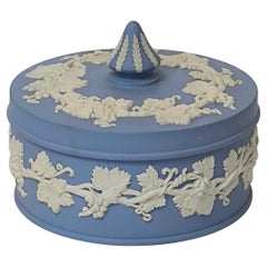 Rare boîte à bijoux Wedgwood, boîte ronde à couvercle en jaspe bleu clair